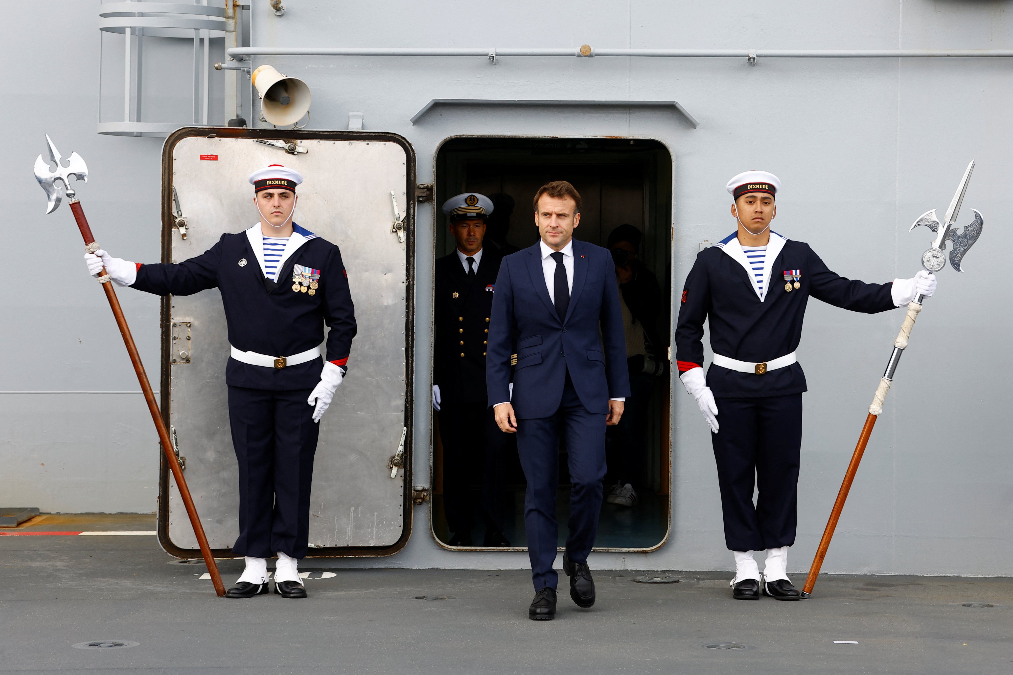 Armées : les grandes ambitions de Macron ne vont-elles pas se briser sur la dure réalité budgétaire ?