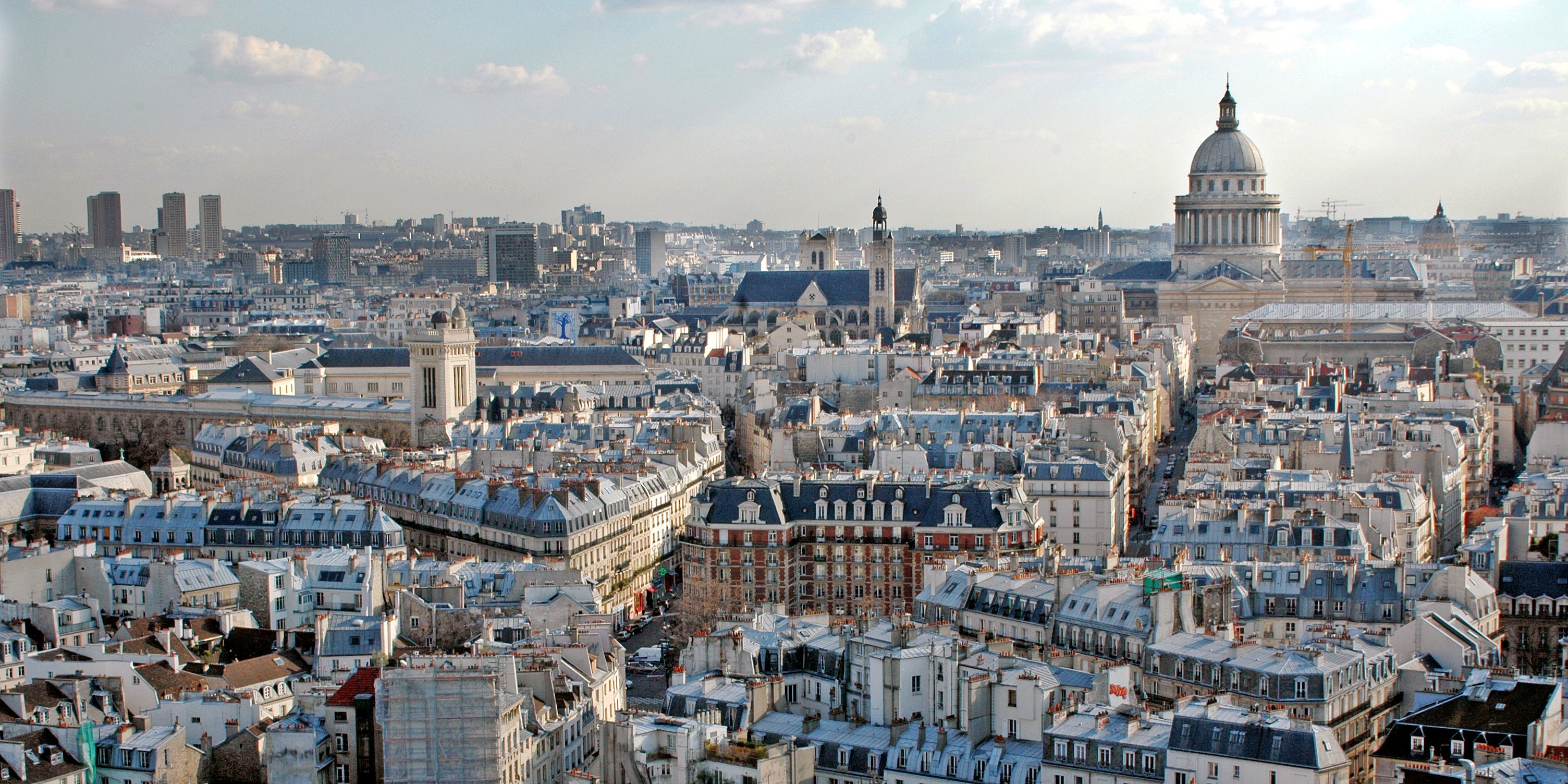 La hausse de la taxe foncière à Paris doit servir à financer un plan d'investissement, promet la Ville