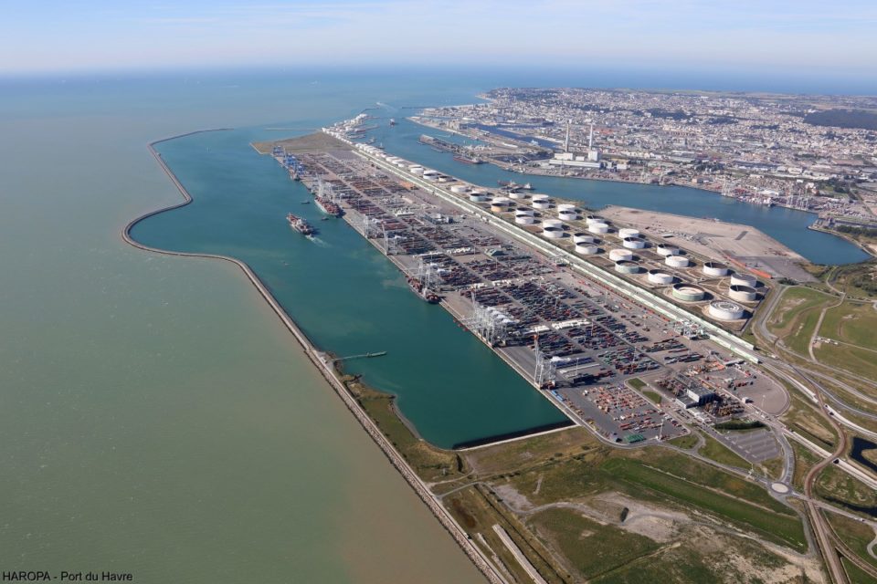 Transport fluvial : le port du Havre prêt à tordre le cou à un serpent de mer