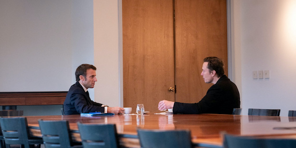 Macron et Musk toujours divisés sur la définition de la liberté d'expression sur Twitter