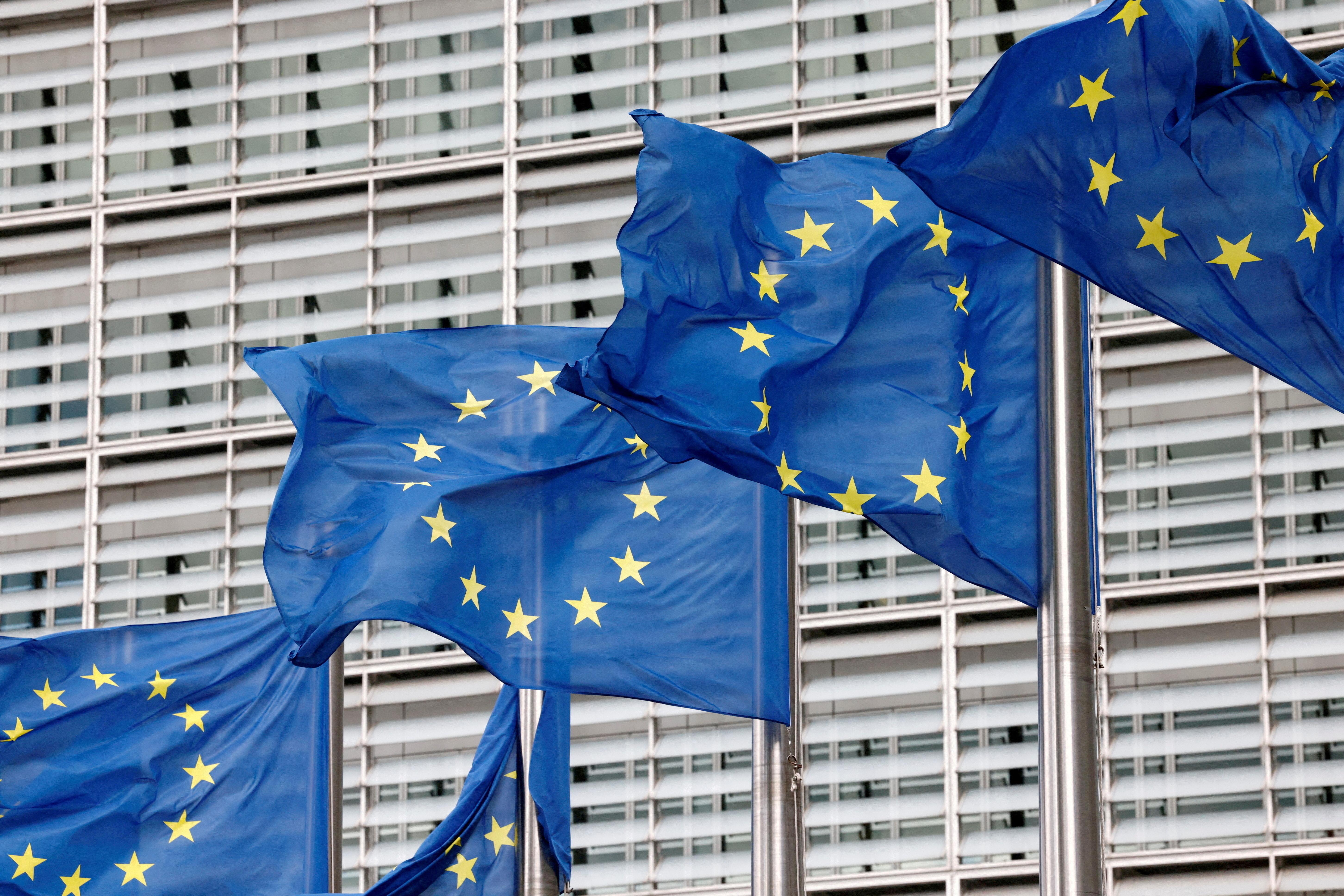 Transferts de données aux Etats-Unis : l'UE fait un pas de plus vers un accord très incertain