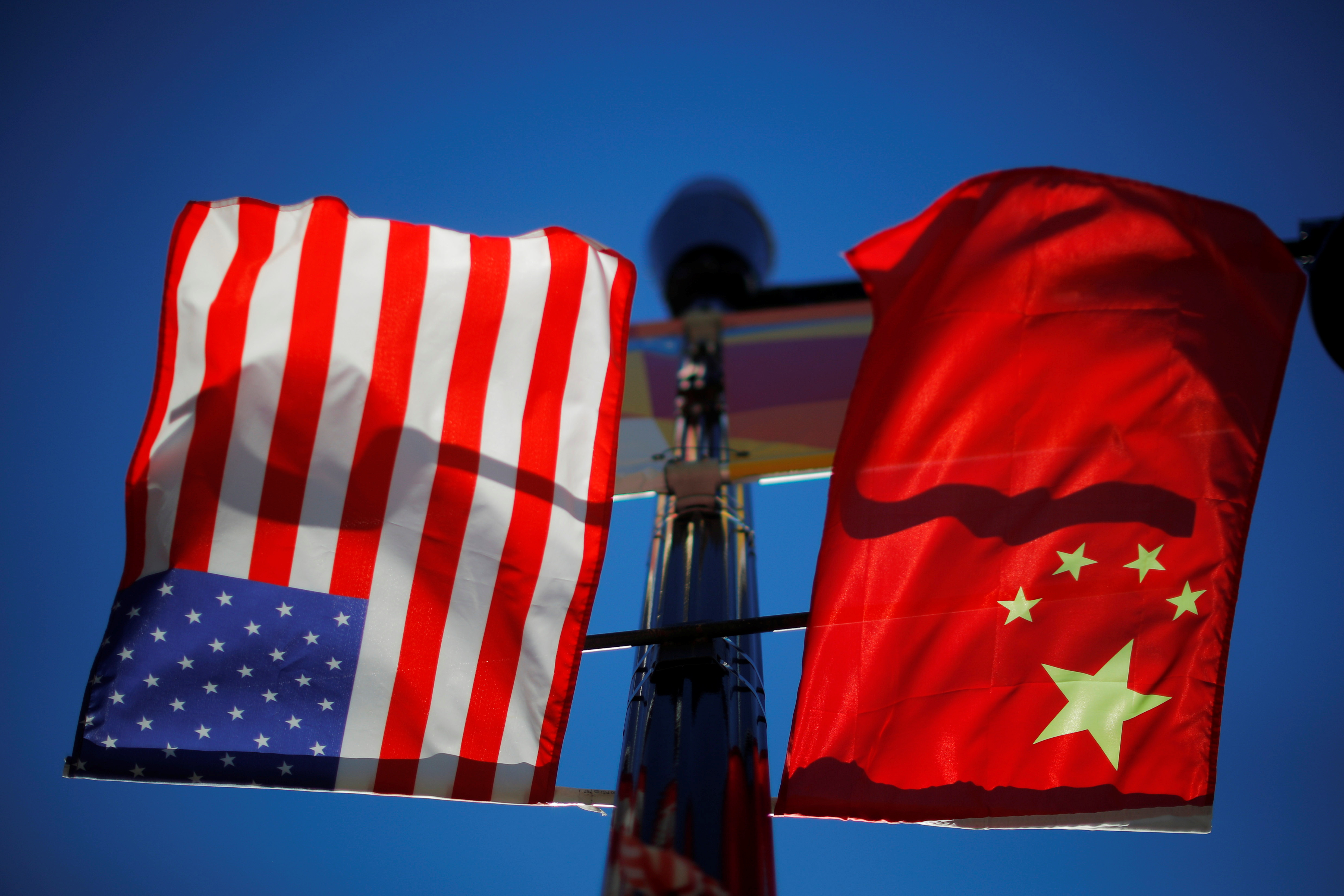 Après les pays asiatiques, les Etats-Unis envisagent de placer les voyageurs chinois sous surveillance