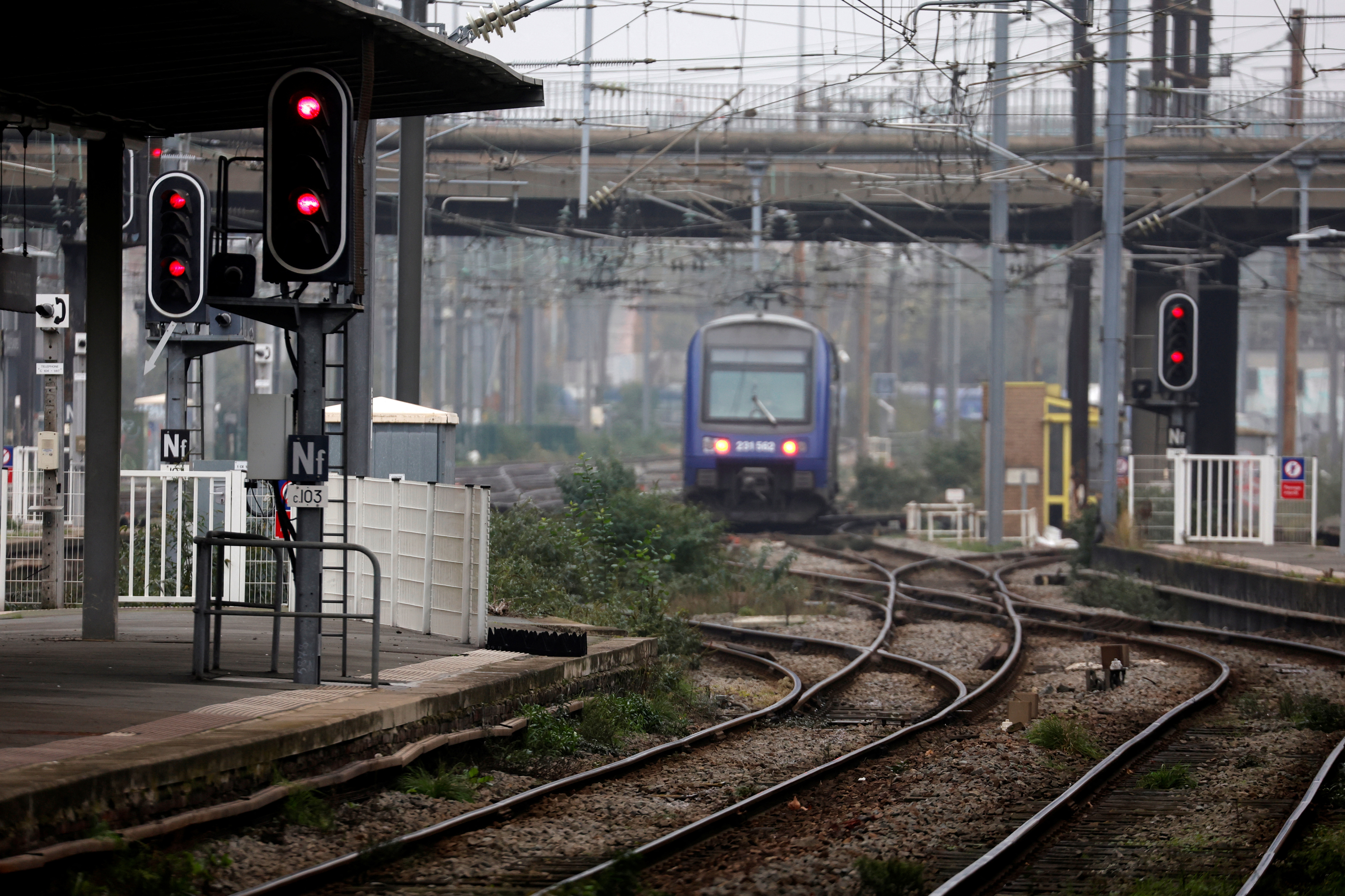 L'Etat met la pression sur la SNCF pour arrêter la grève