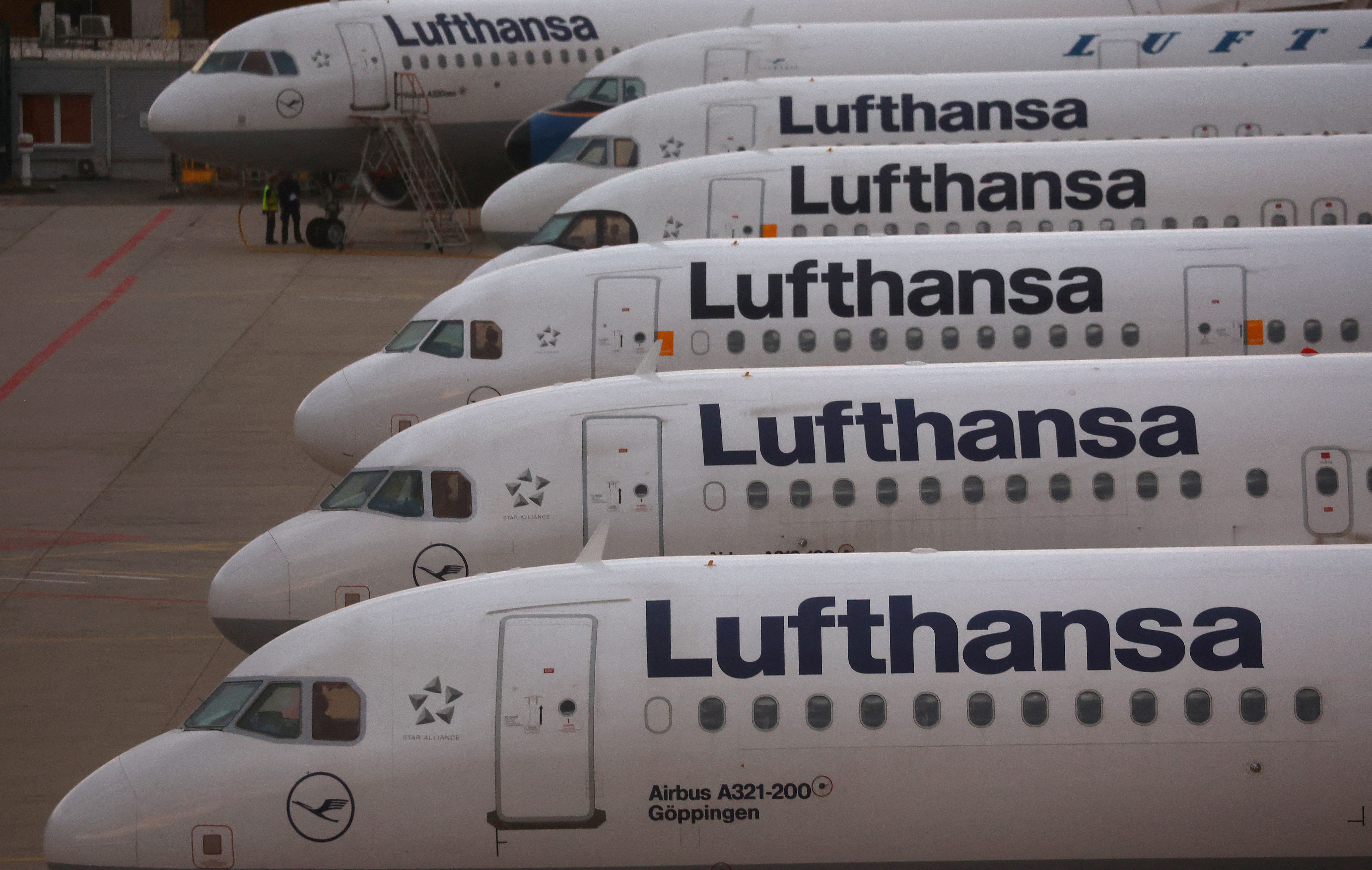 Lufthansa réduit sa perte à 467 millions d'euros au premier trimestre, confiant pour cet été