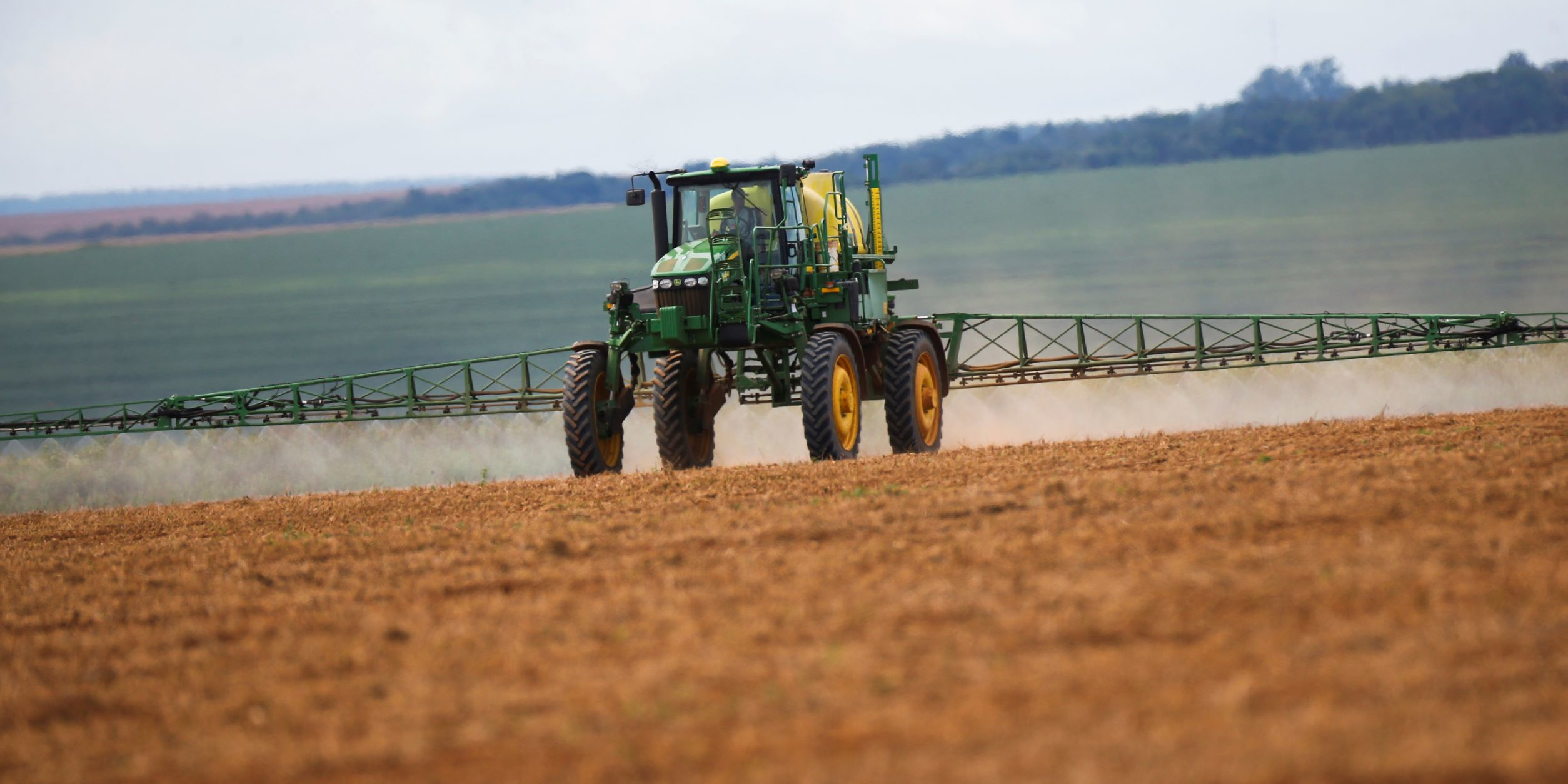Pesticides : les Vingt-Sept demandent une nouvelle étude d'impact (en raison de la guerre en Ukraine)