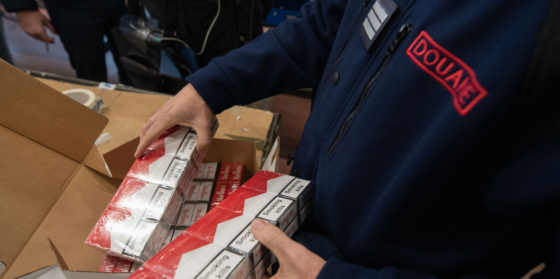 La plus importante fabrique de cigarettes de contrefaçon en France démantelée à Rouen