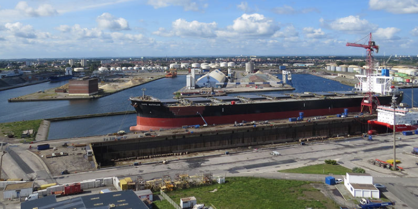 Réduction des émissions : l'État va aider les bassins industriels de Dunkerque et de Fos-sur-Mer