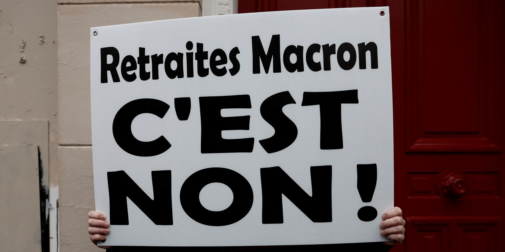 Grèves : pour la presse étrangère, Macron joue sa crédibilité dans son « bras de fer » avec la rue