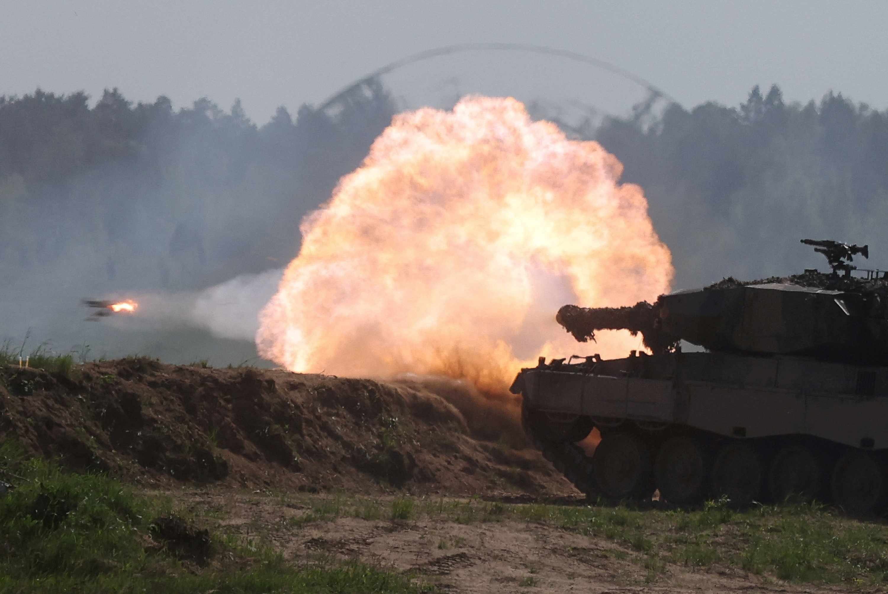 Guerre en Ukraine : l'Allemagne va donner son feu vert à l'envoi de chars Leopard 2, selon la presse