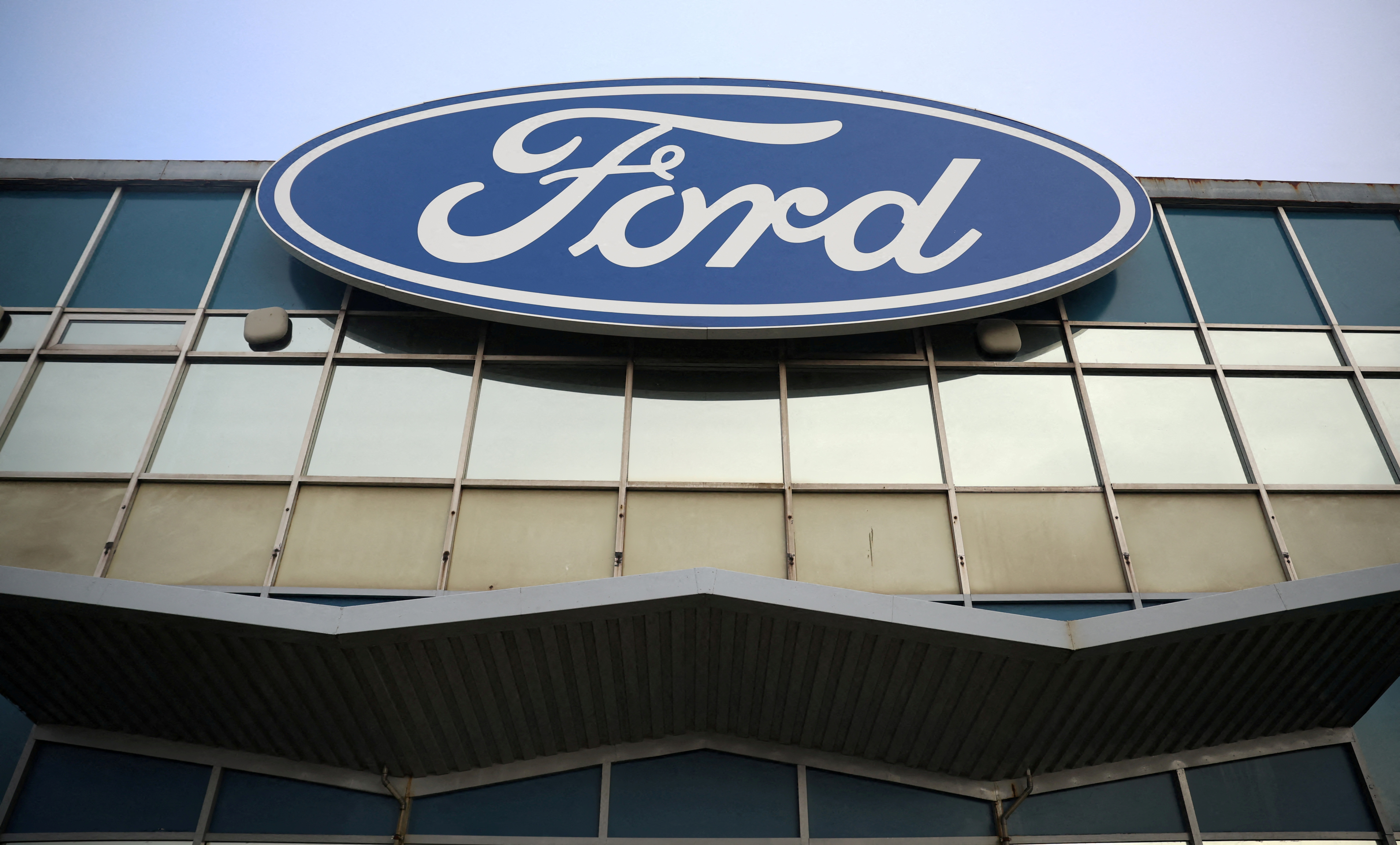 Ford va supprimer plus d'un millier de postes en Espagne