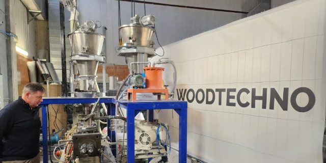 Des rebuts de scierie aux granulés de bois qui s'arrachent : Woodtechno prête à industrialiser sa technologie en circuit court