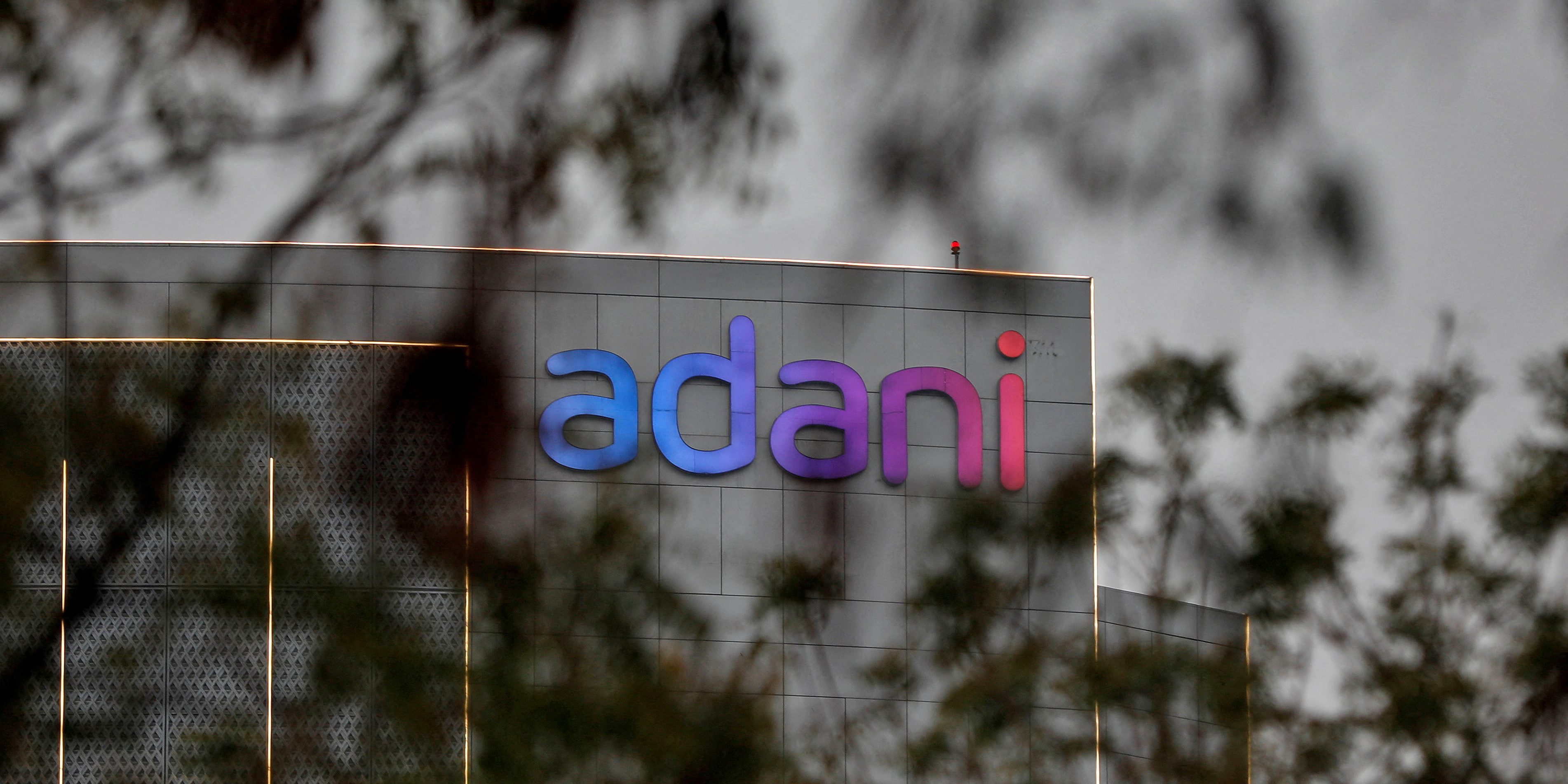 Scandale financier en Inde : Adani Enterprises réussit à faire bondir son titre en Bourse de +15,5%