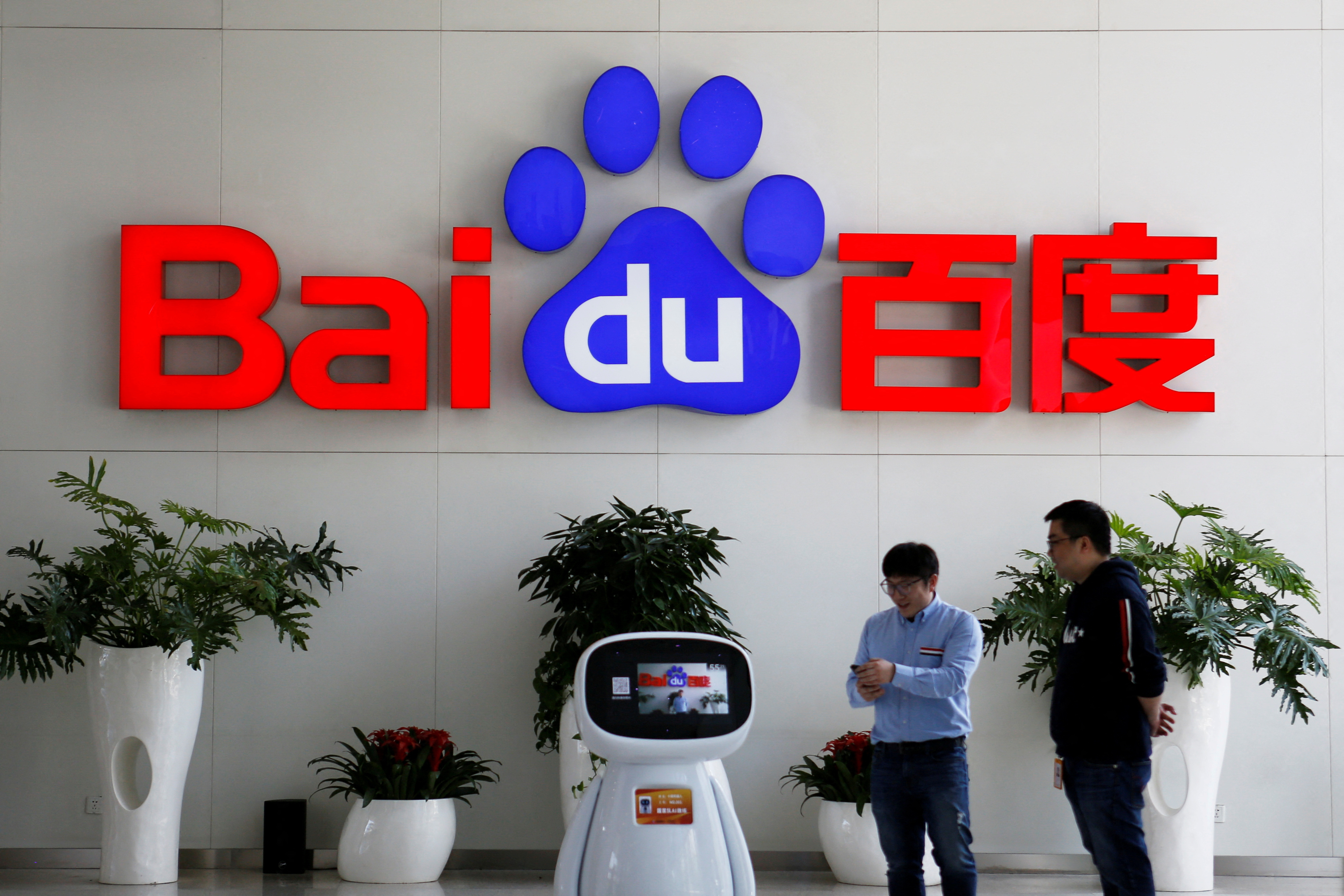 Baidu rate le lancement de son concurrent à ChatGPT et chute en Bourse