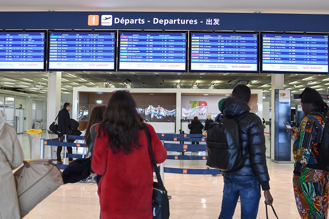 Journée noire à l'aéroport d'Orly samedi : les compagnies doivent annuler 70% des vols