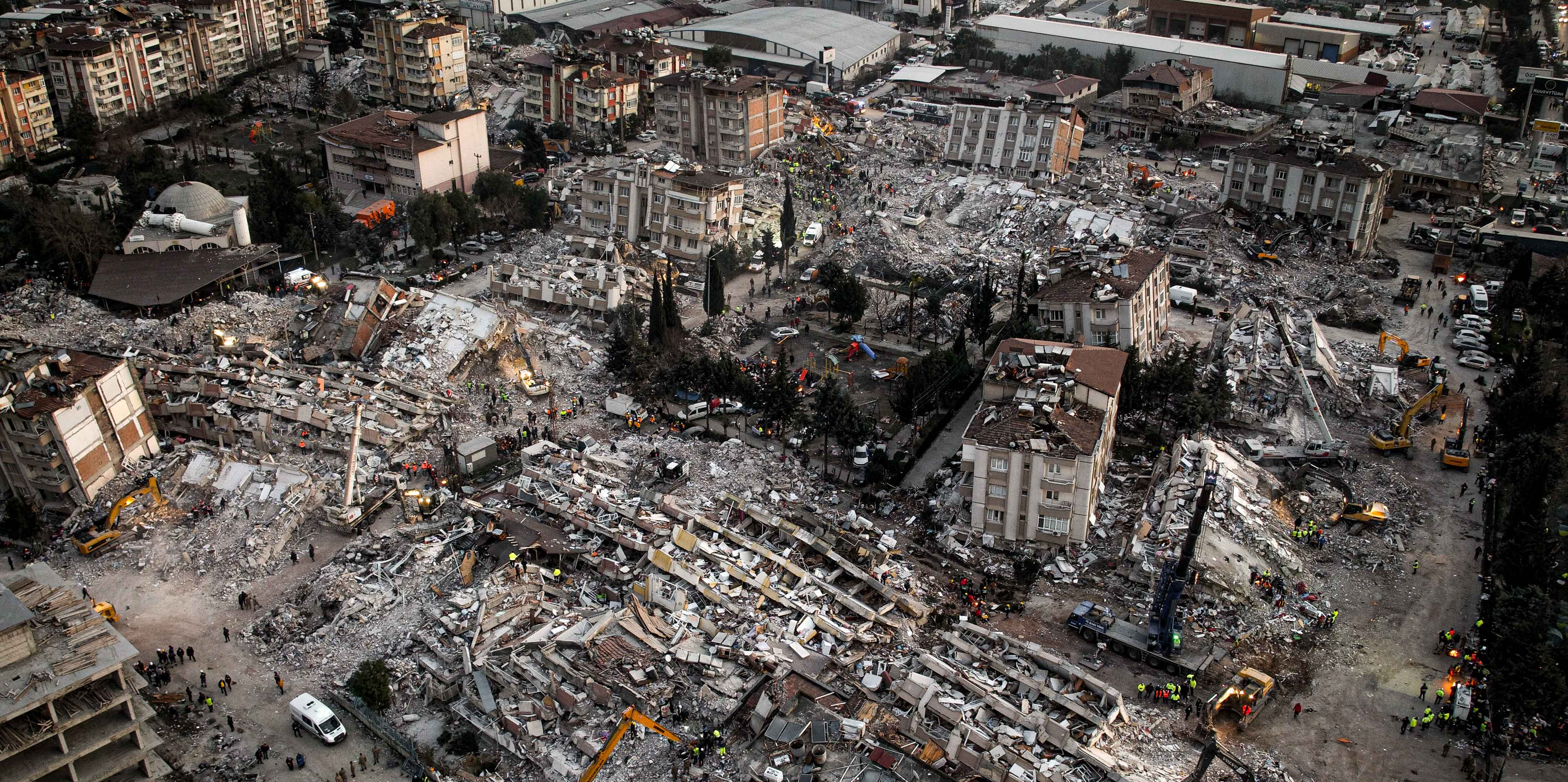 Le bilan du séisme monte à 33.000 morts : en Turquie, la colère gronde contre « les mafias du bâtiment »