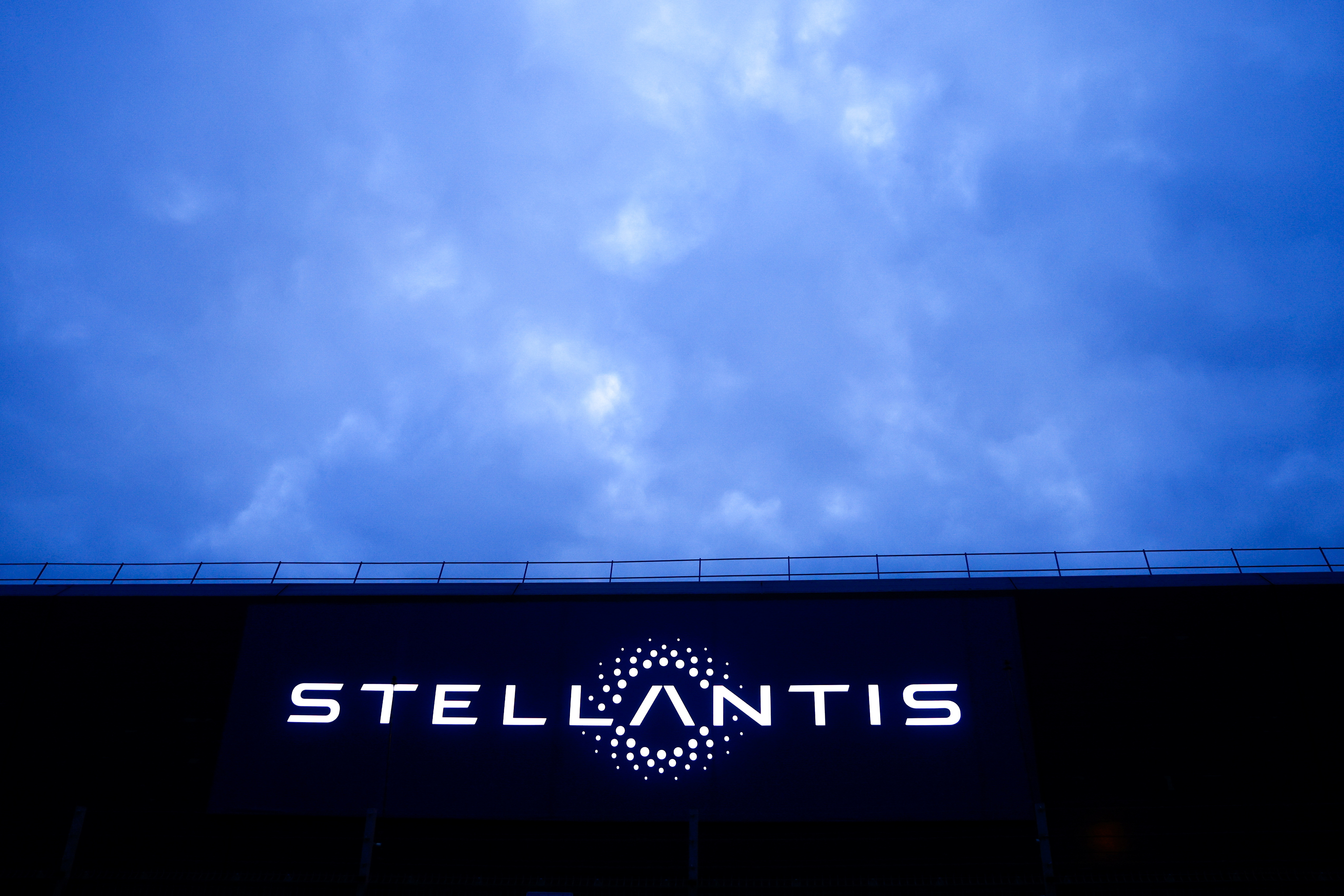 Stellantis France change de directeur en pleine transformation de son modèle de vente