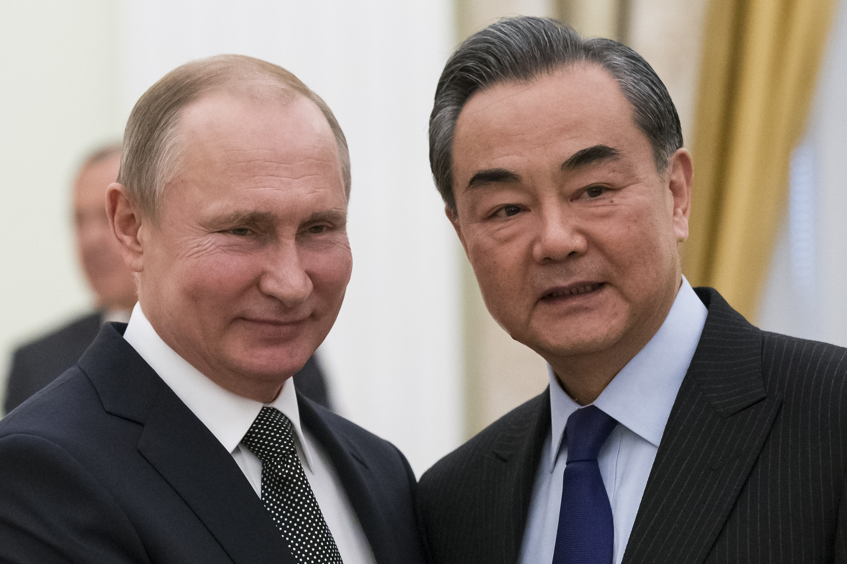 Guerre en Ukraine: le chef de la diplomatie chinoise va rencontrer Vladimir Poutine
