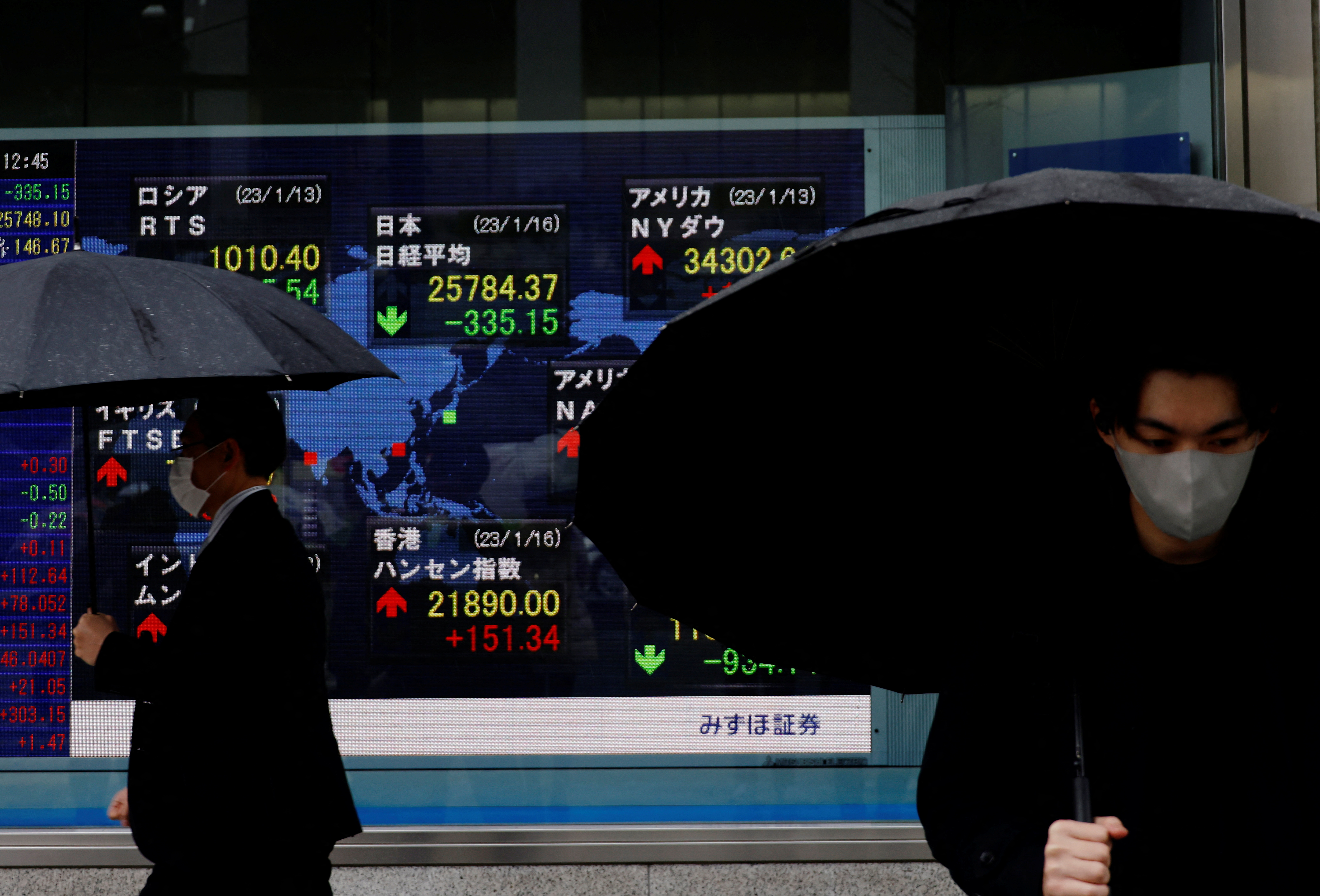 La Bourse de Tokyo enregistre l’un des pires reculs de son histoire