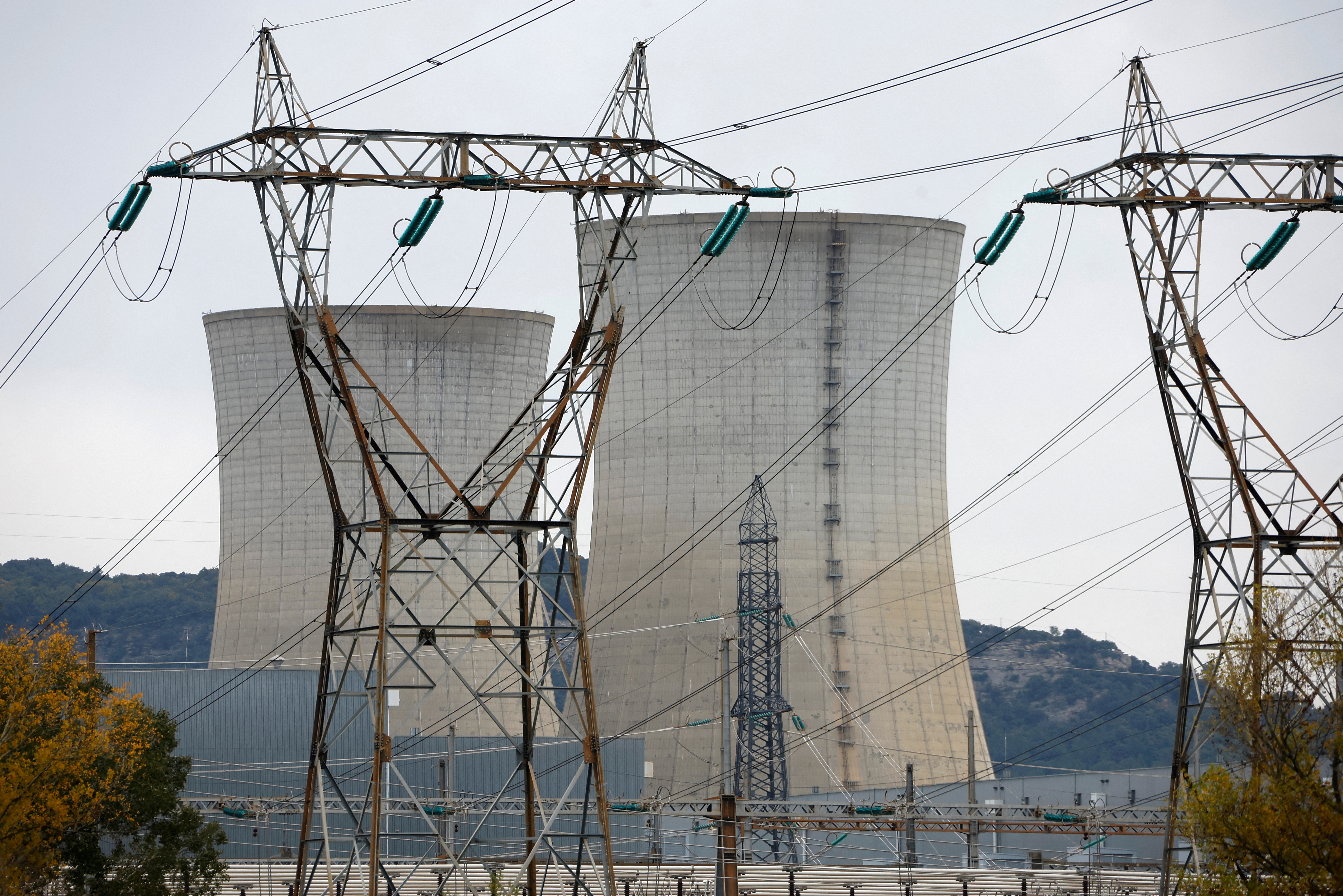 Nucléaire : Tricastin, premier réacteur français prolongé au-delà de 40 ans
