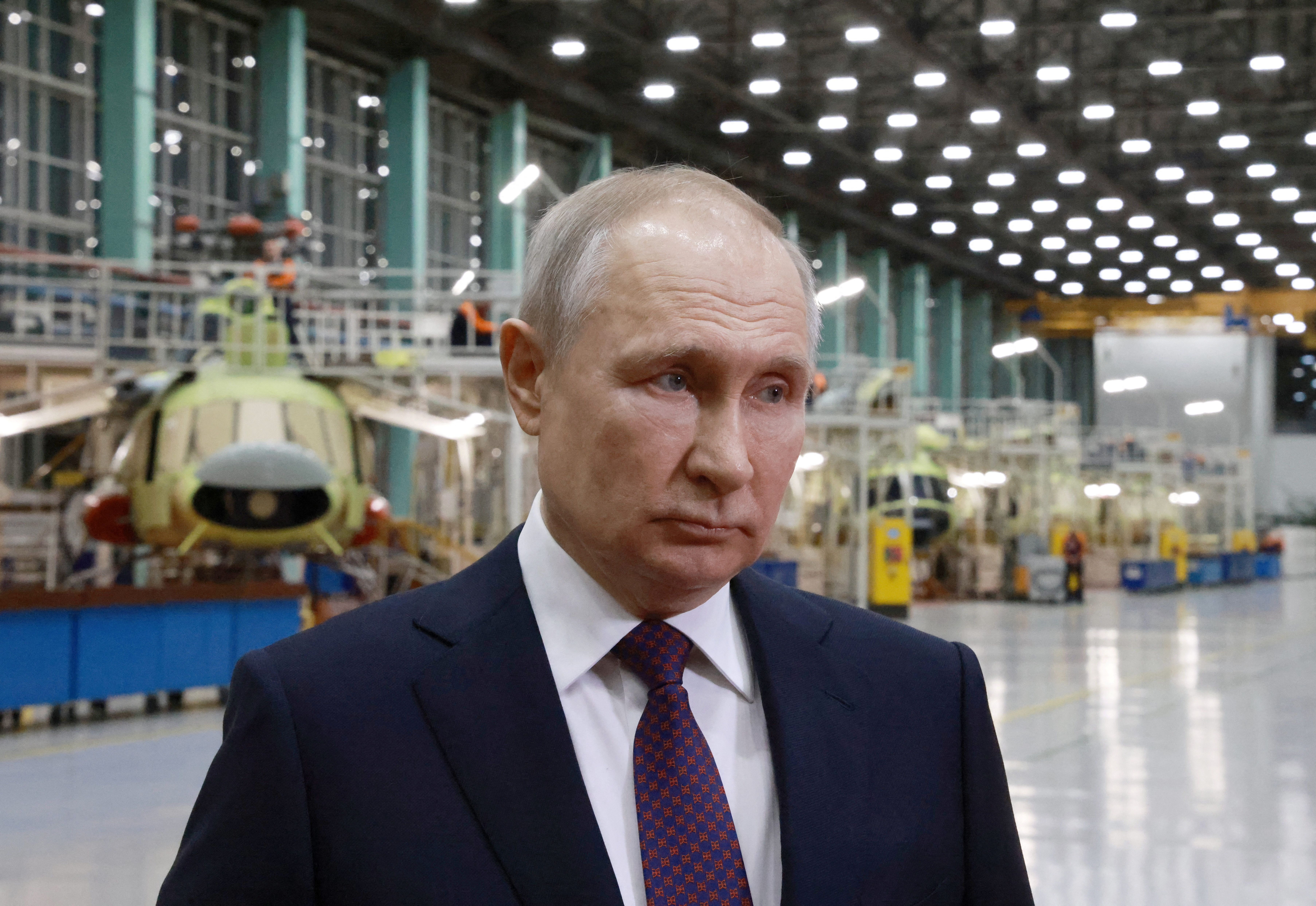 Comment la Russie cherche à inciter les chômeurs à travailler dans l'industrie de défense