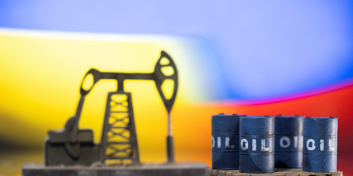 Le prix du baril de pétrole dégringole, au plus bas depuis 15 mois