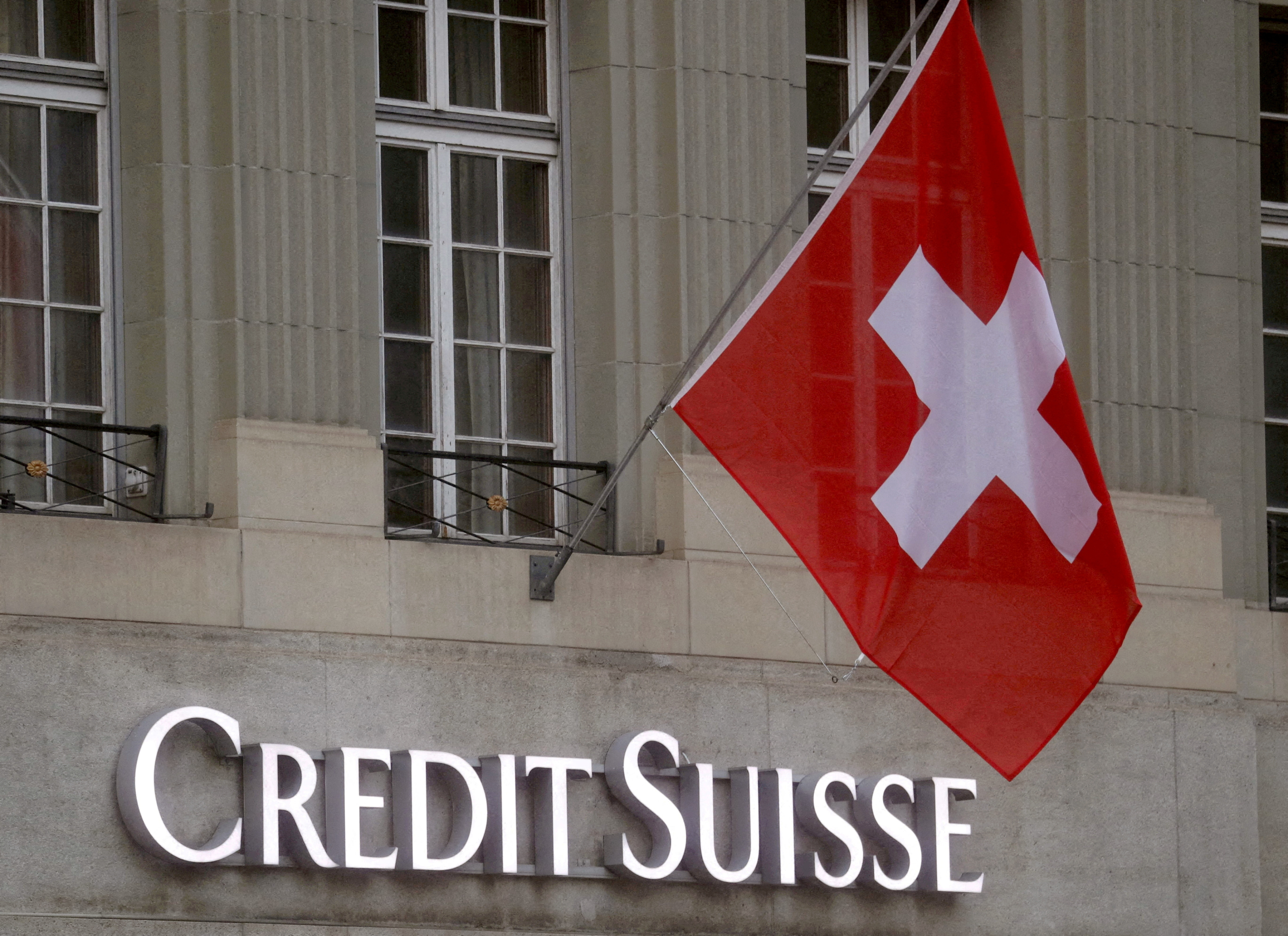 Après une journée cauchemardesque, Credit Suisse emprunte 50,7 milliards d'euros pour rassurer