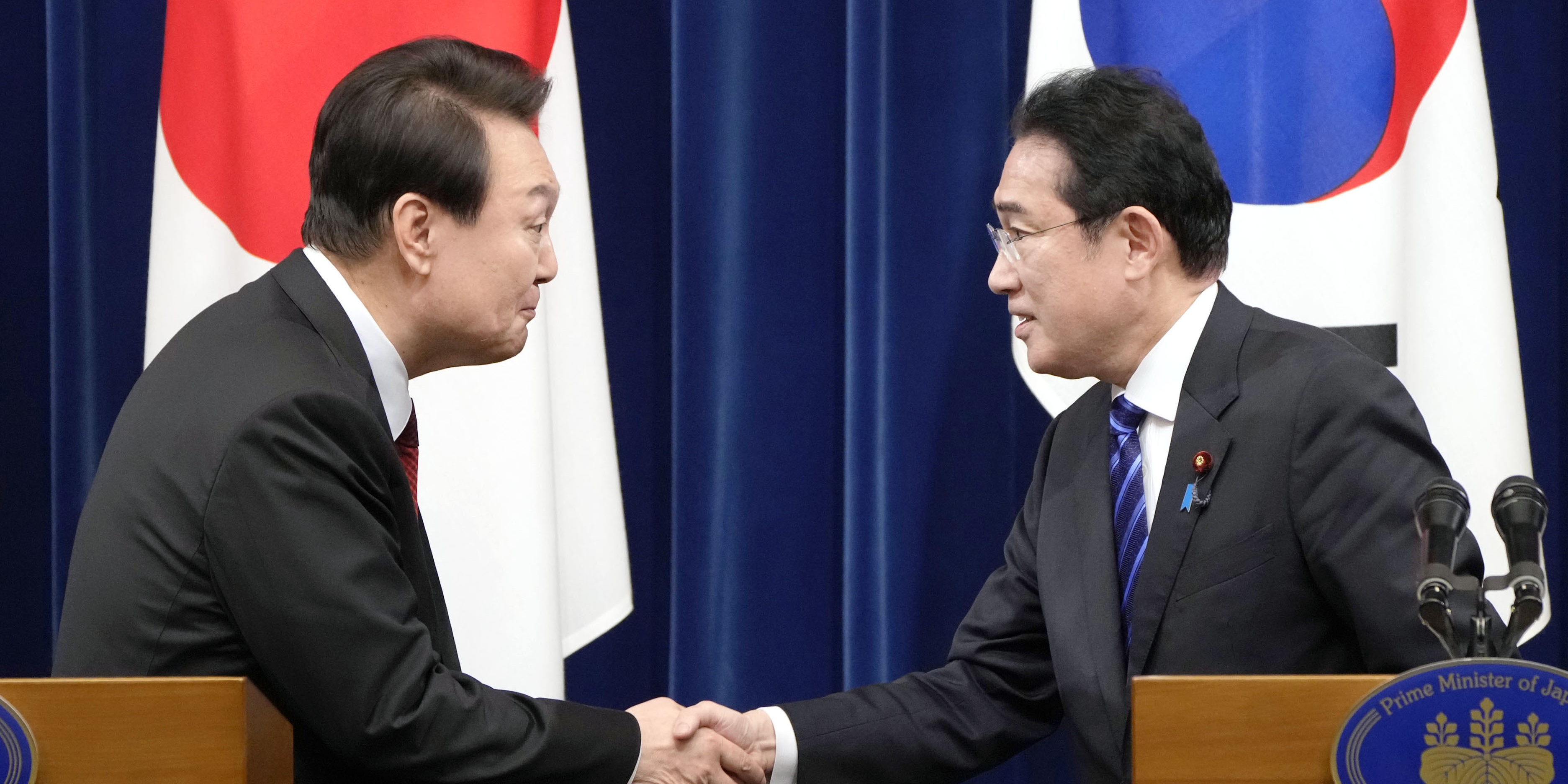 Semi-conducteurs: le Japon lève ses restrictions sur fond de réconciliation avec la Corée du Sud