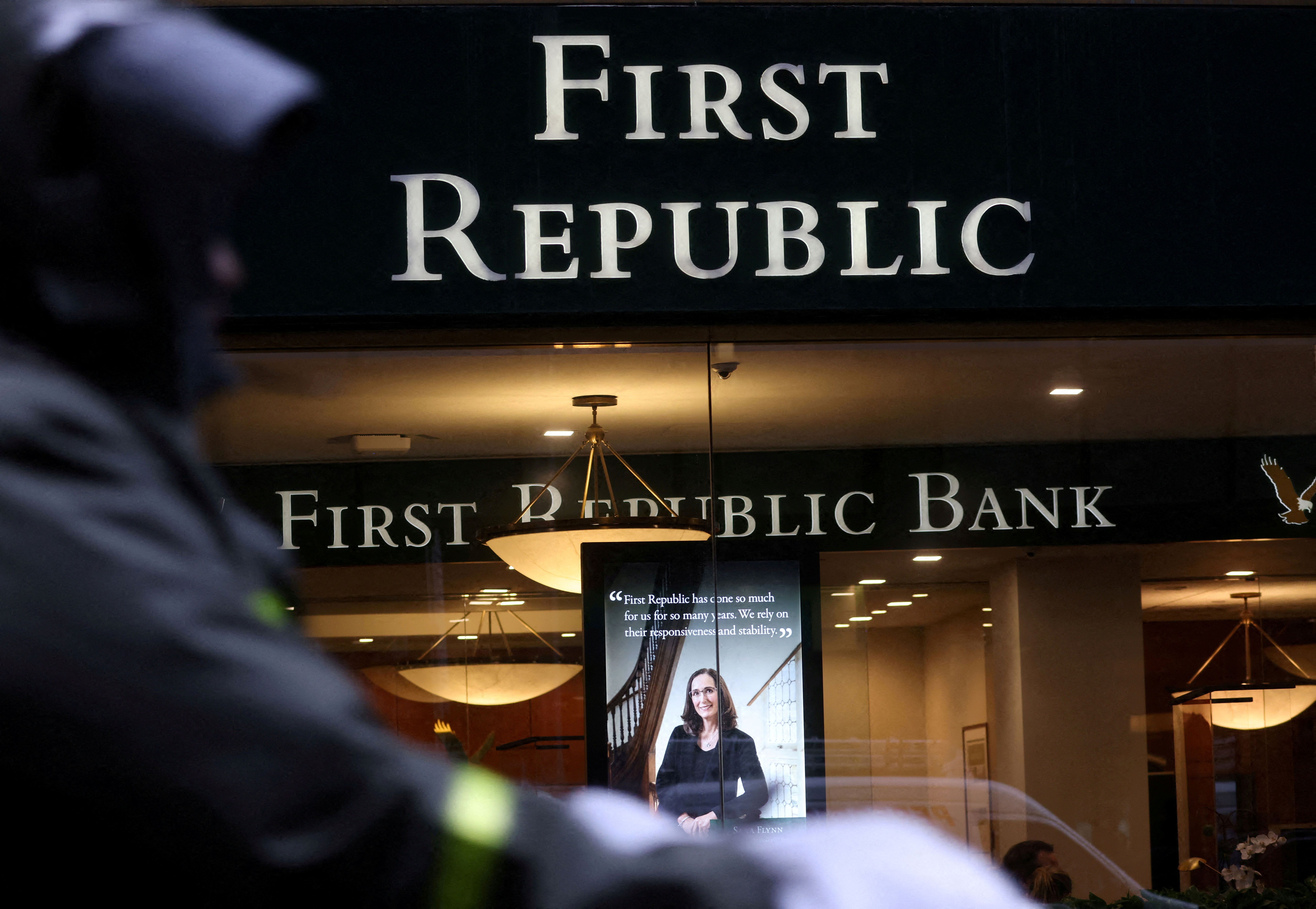 First Republic : la banque américaine dégringole de 49% à Wall Street