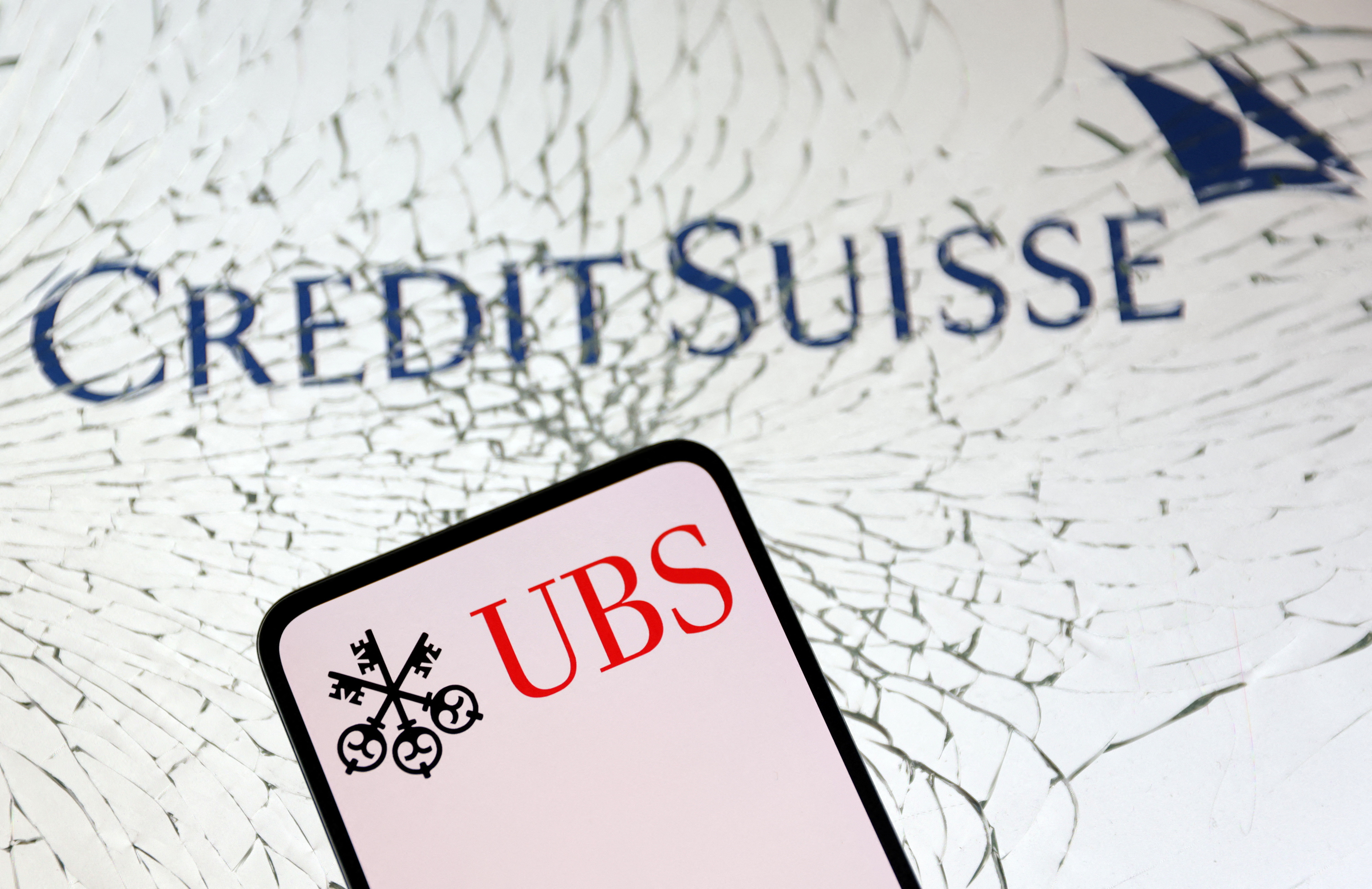 UBS propose seulement 1 milliard de dollars pour Credit suisse, les salariés s'inquiètent pour l'emploi
