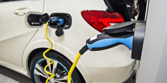 Batteries de voitures électriques : le recyclage se met lentement en marche
