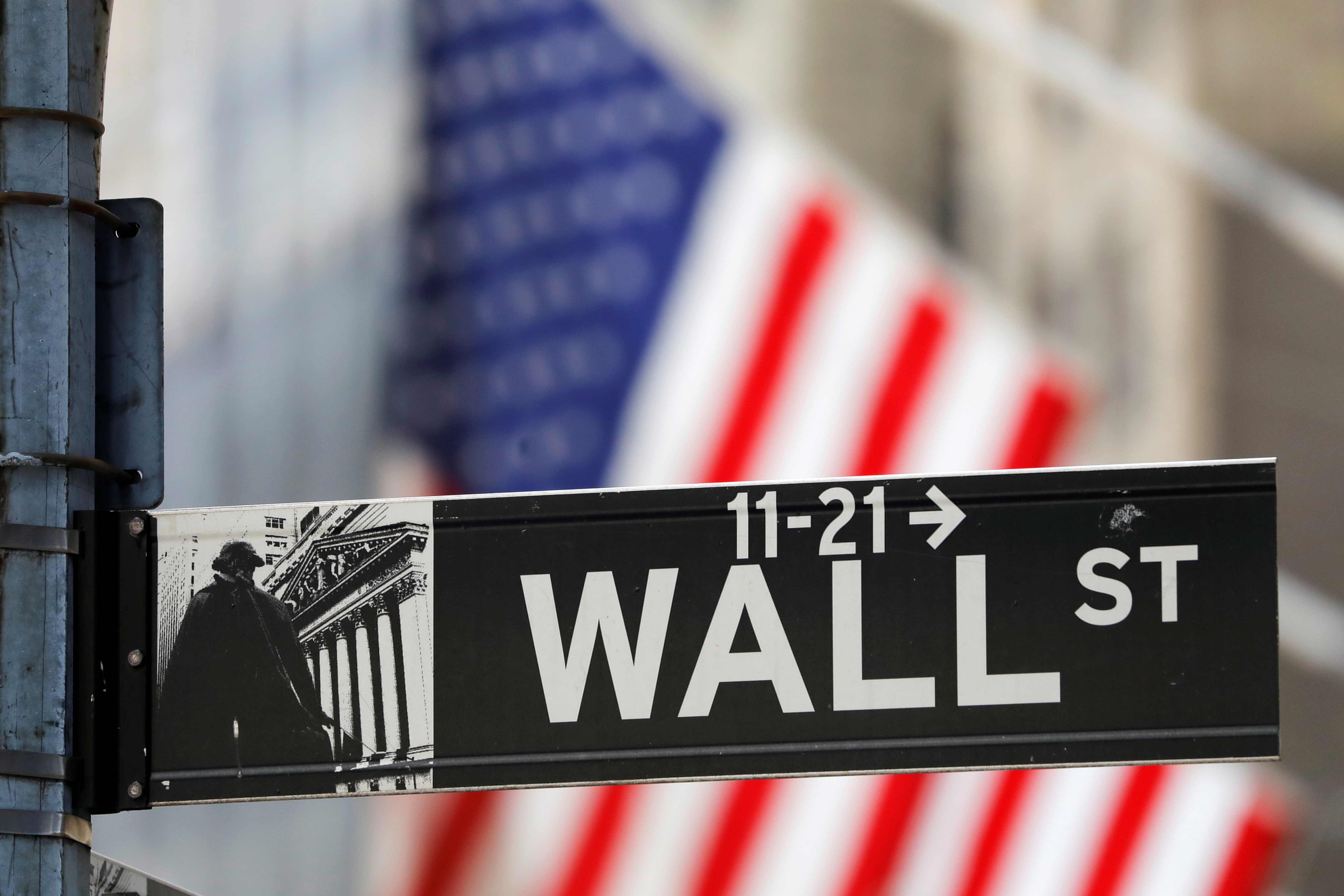 Entre l'emploi et l'inflation, Wall Street entame la semaine en baisse