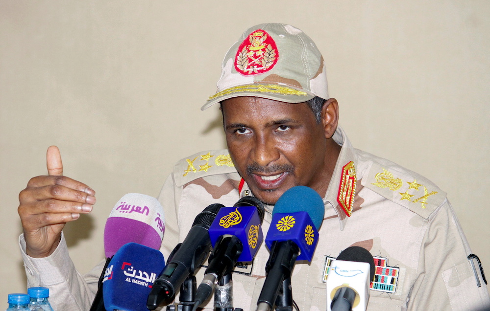Conflit au Soudan : qui est Hemedti, ce seigneur de guerre plus puissant que l'État ?