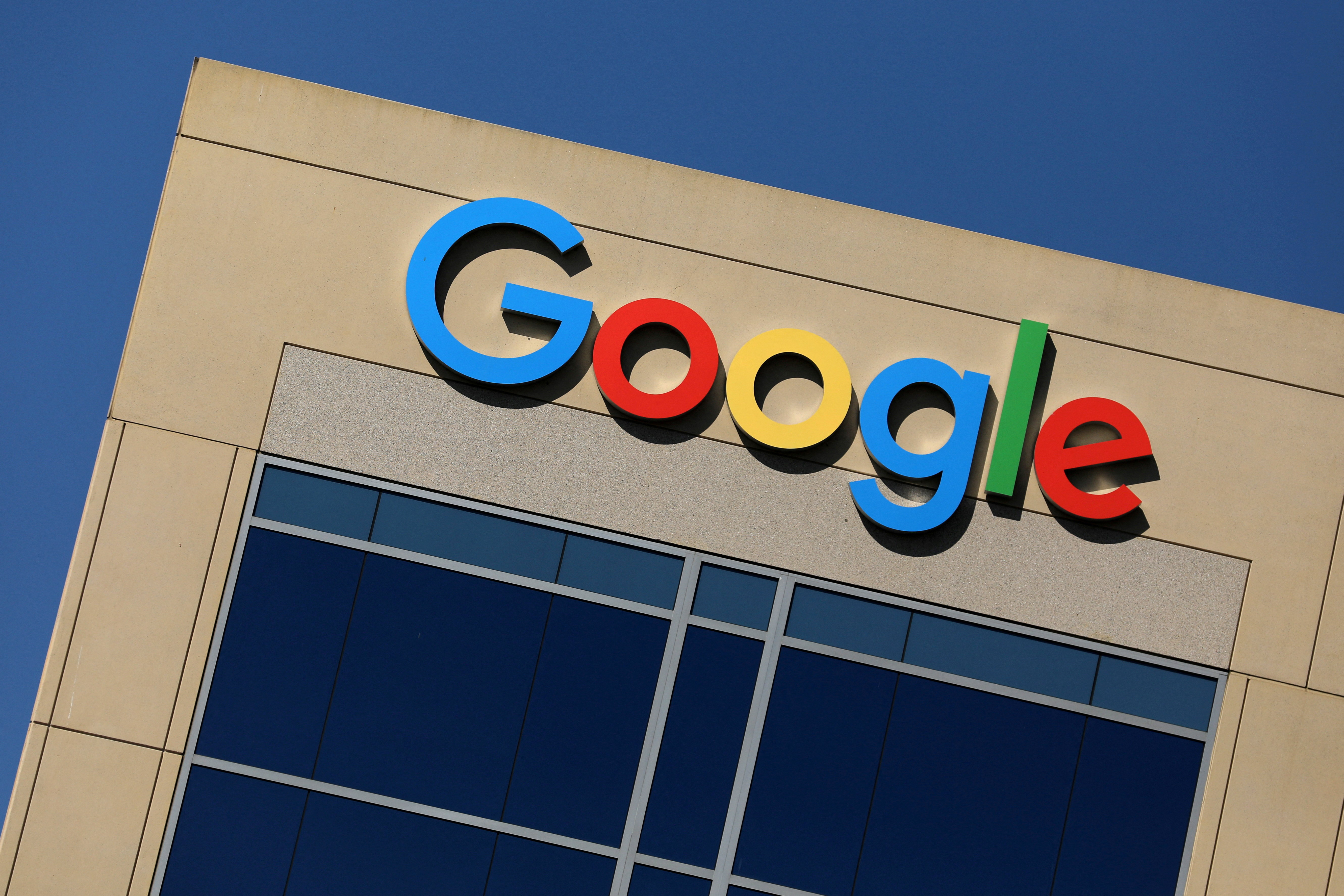 Publicité en ligne : Google accusé d'avoir abusé de sa position dominante, il dément