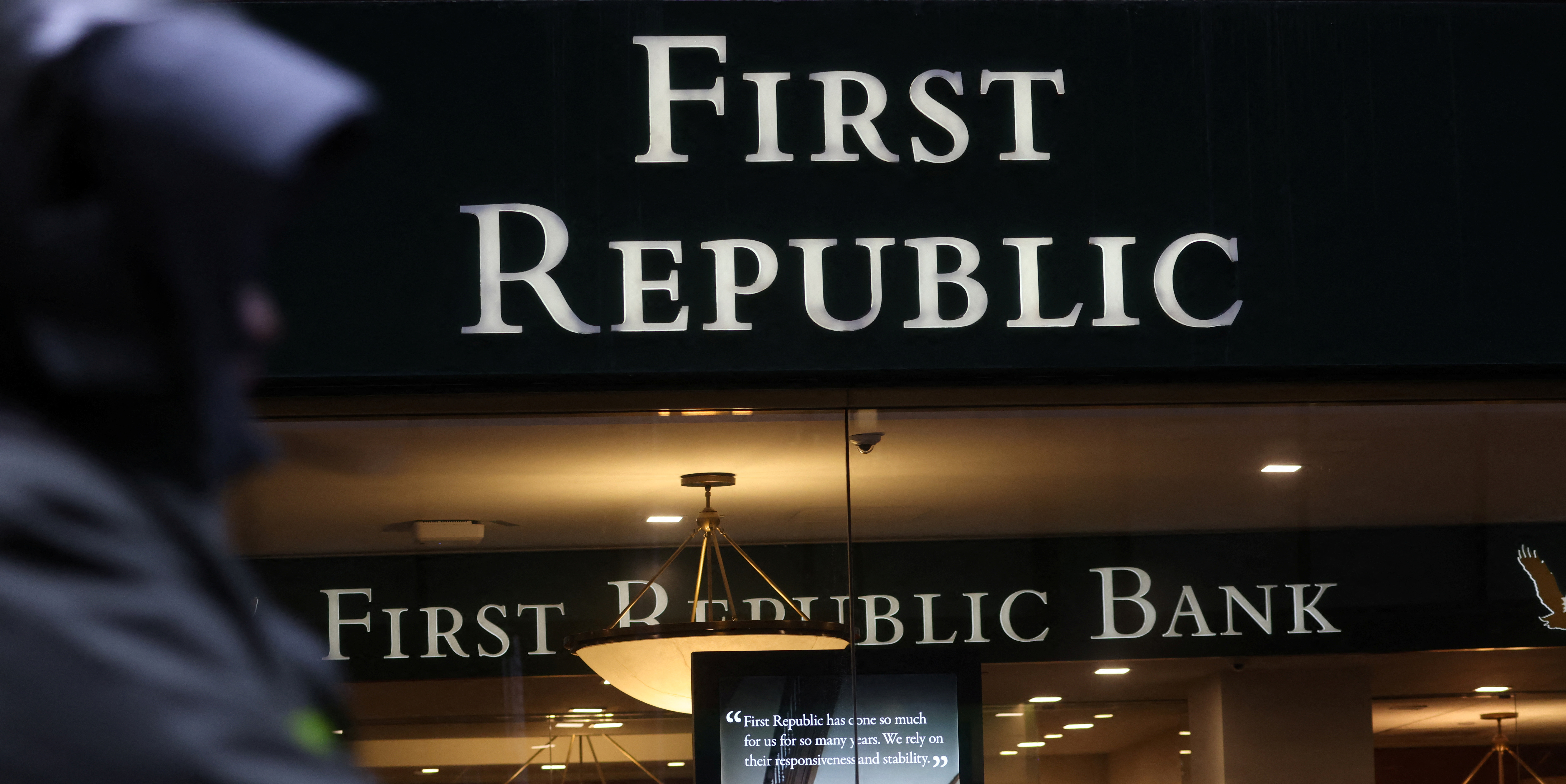 First Republic continue de s'effondrer à Wall Street, faute de plan de sauvetage