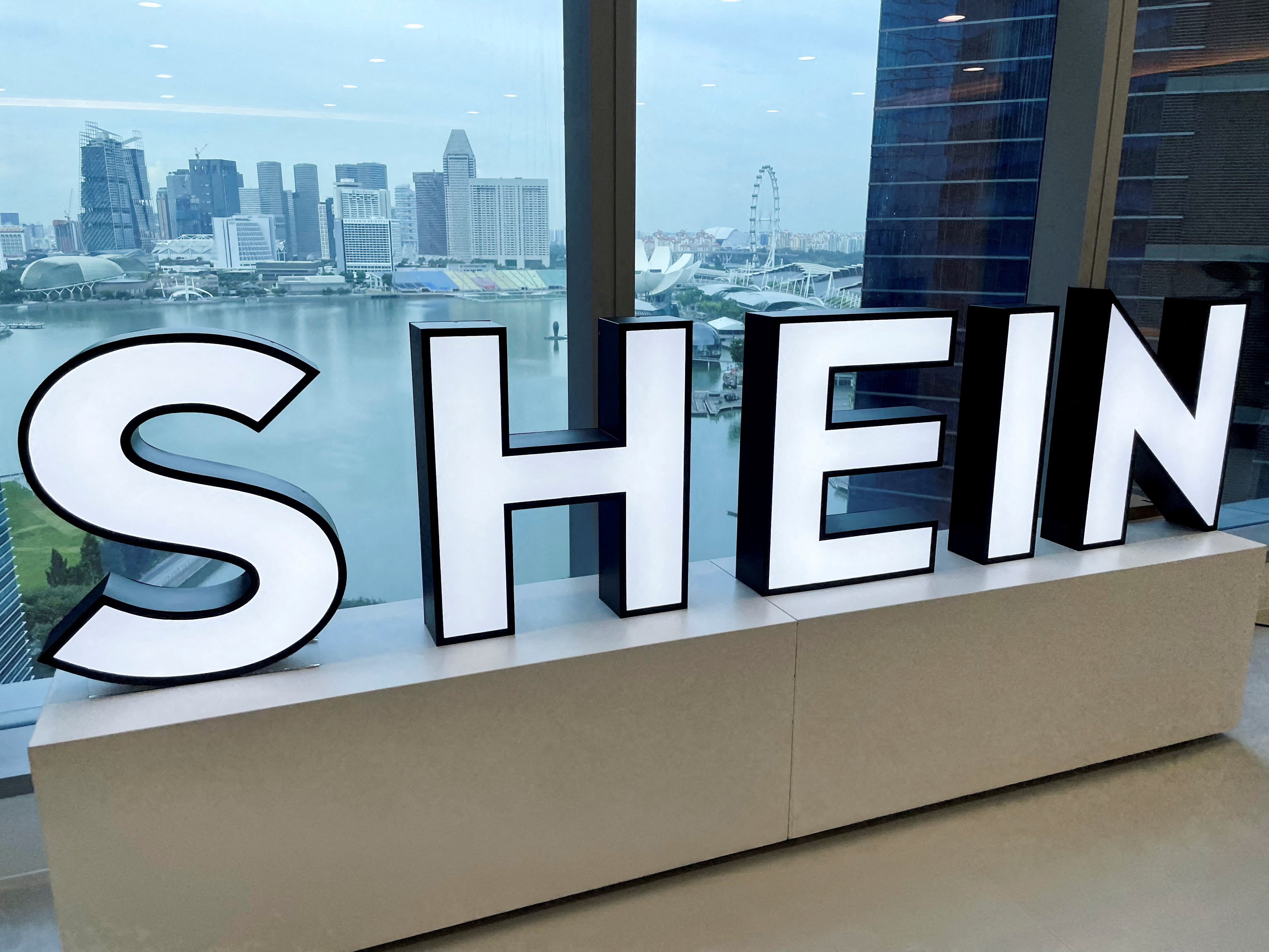 Fast fashion: Shein va ouvrir en France une plateforme de revente de vêtements d'occasion