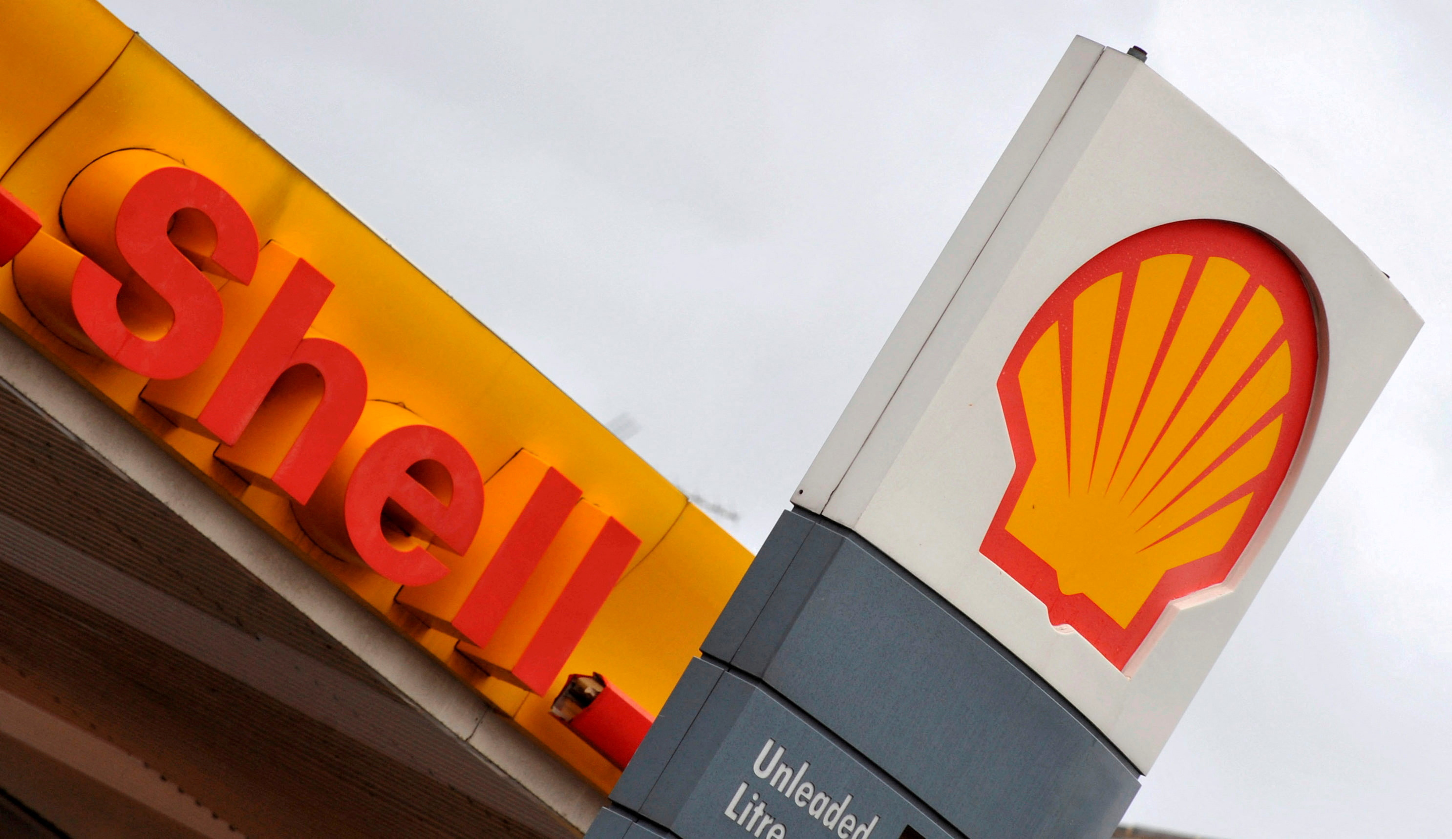 Pétrole : malgré ses ambitions de transition énergétique, Shell ne va pas réduire davantage sa production d'ici 2030