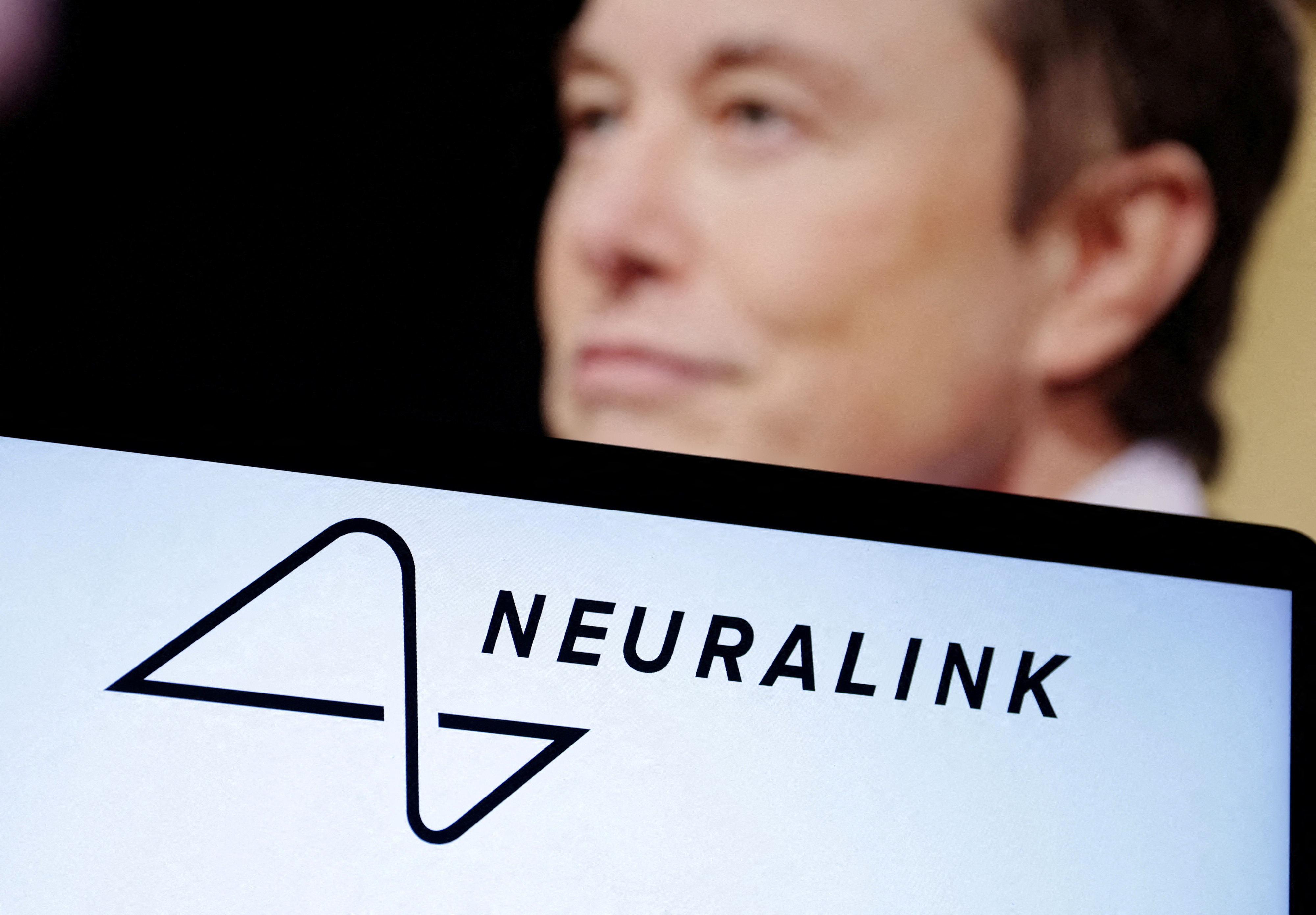 Neuralink : le fantasme d'Elon Musk pour nous implanter des puces dans le cerveau
