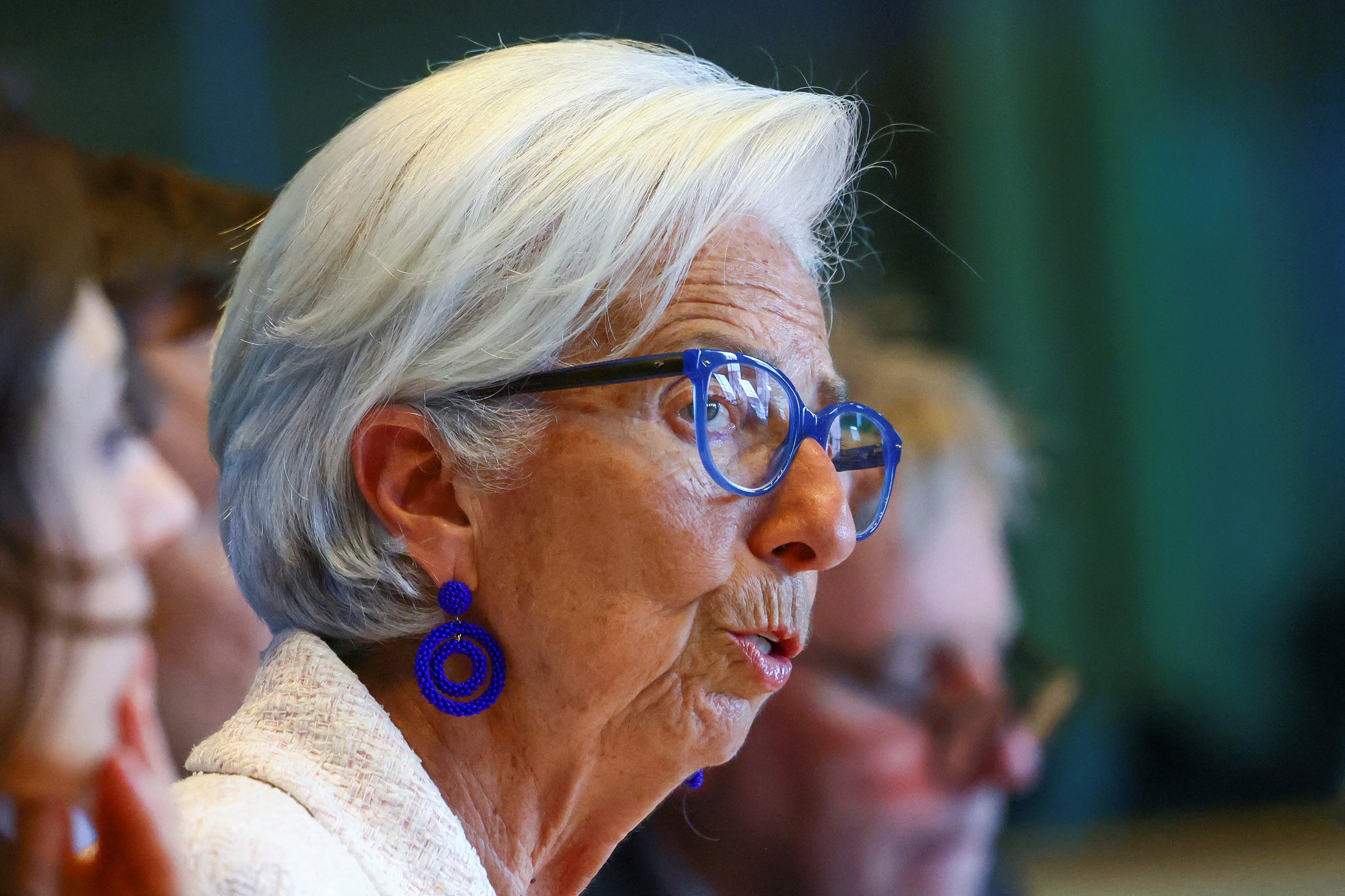 Non, l'inflation n'a peut-être pas encore atteint son pic, estime Christine Lagarde