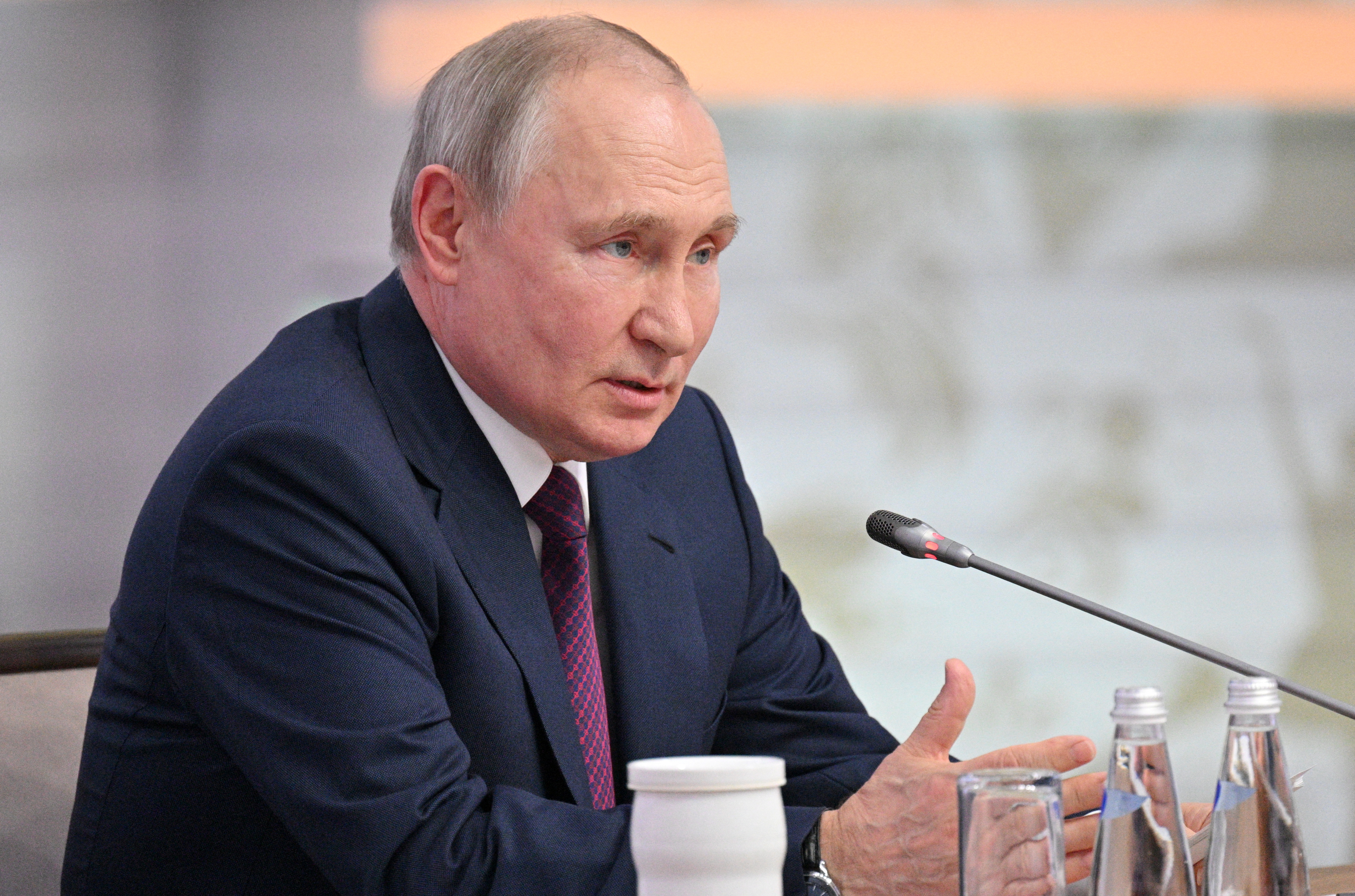 Vladimir Poutine acte la fin de « l'affreux néocolonialisme »