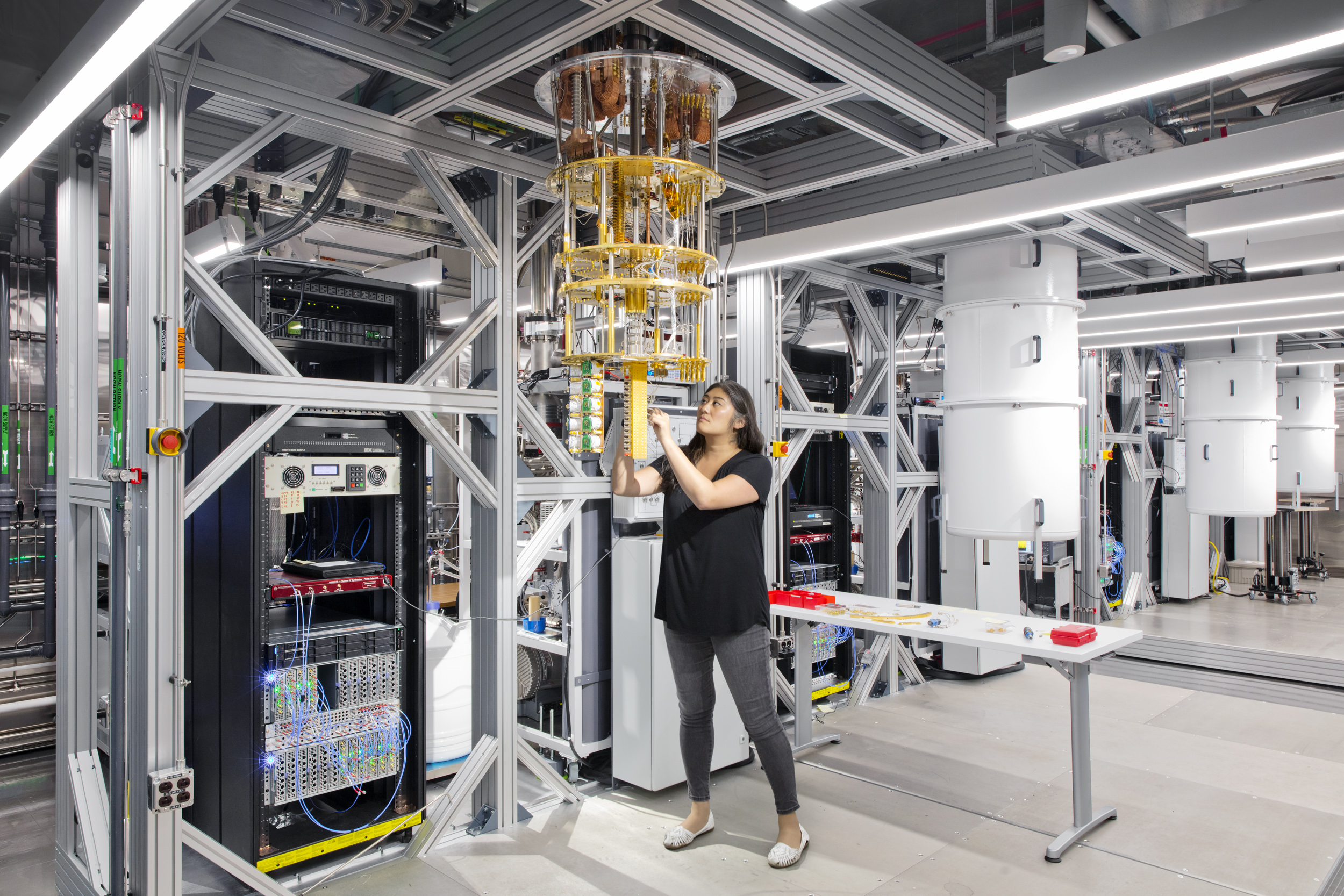 Quantique : IBM s'allie au français Pasqal pour développer « une nouvelle génération de supercalculateurs »