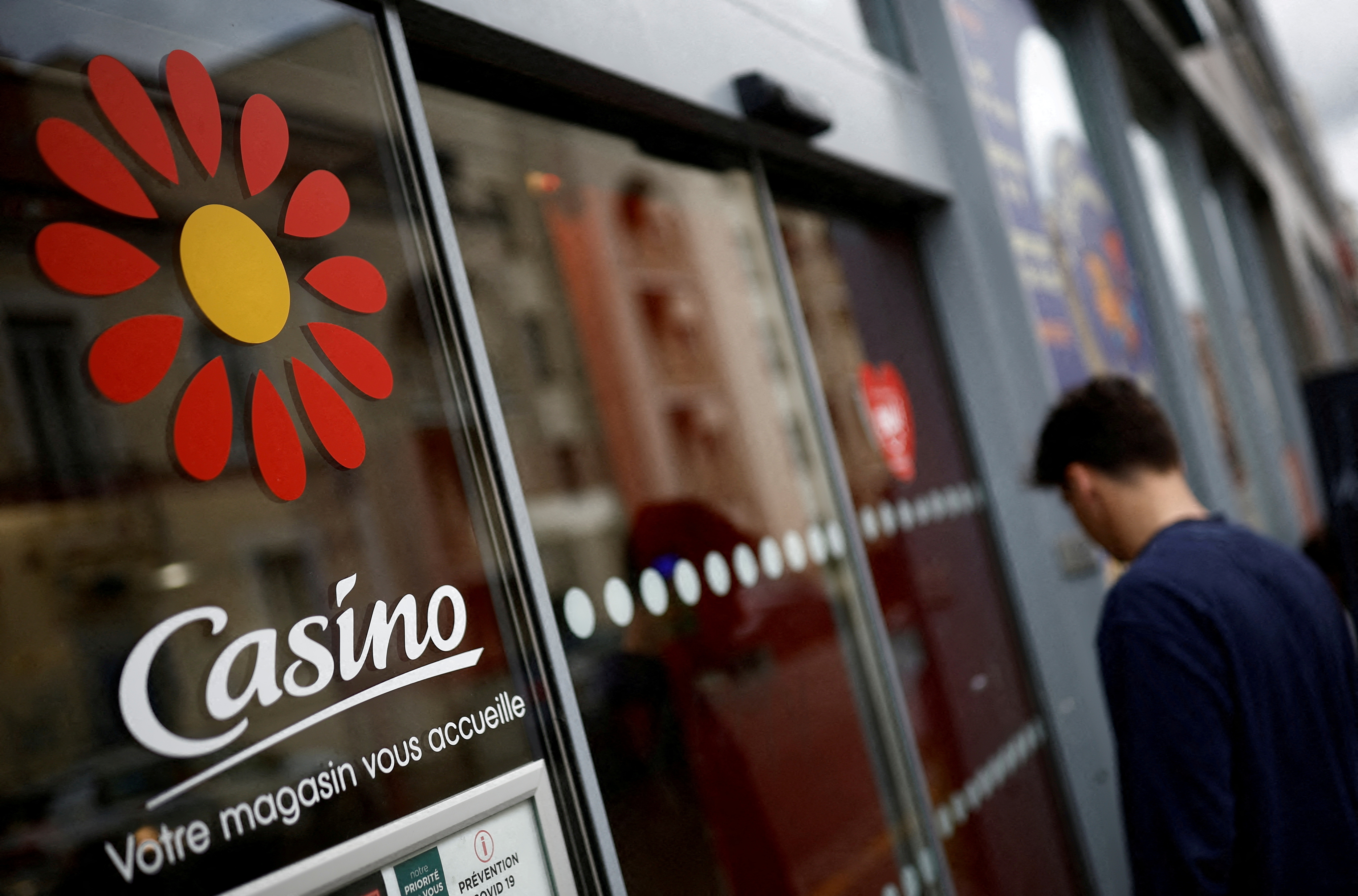 Casino : le titre suspendu en Bourse après l'annonce des offres de reprise