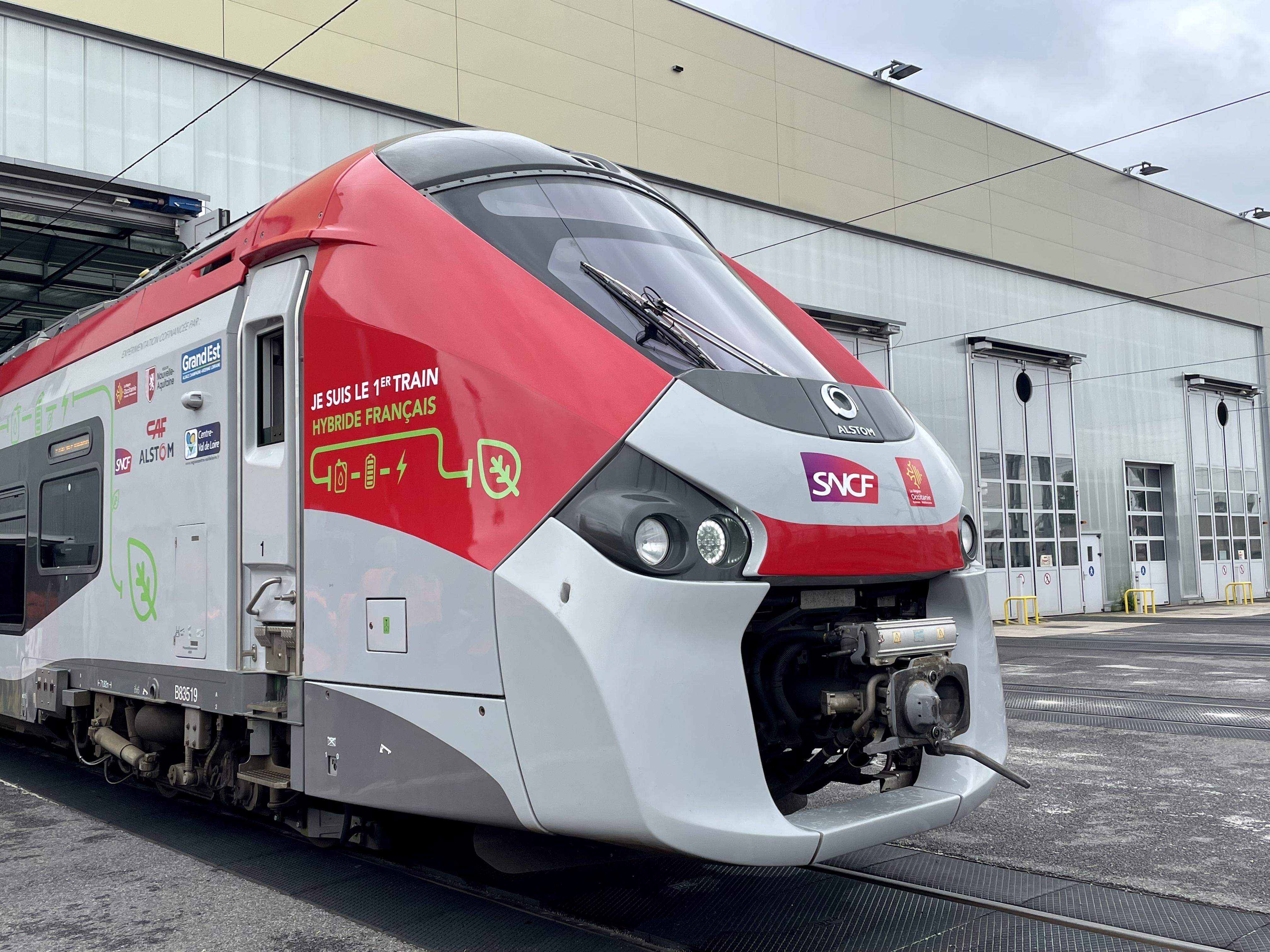 Le premier train hybride de France sort des ateliers à Toulouse