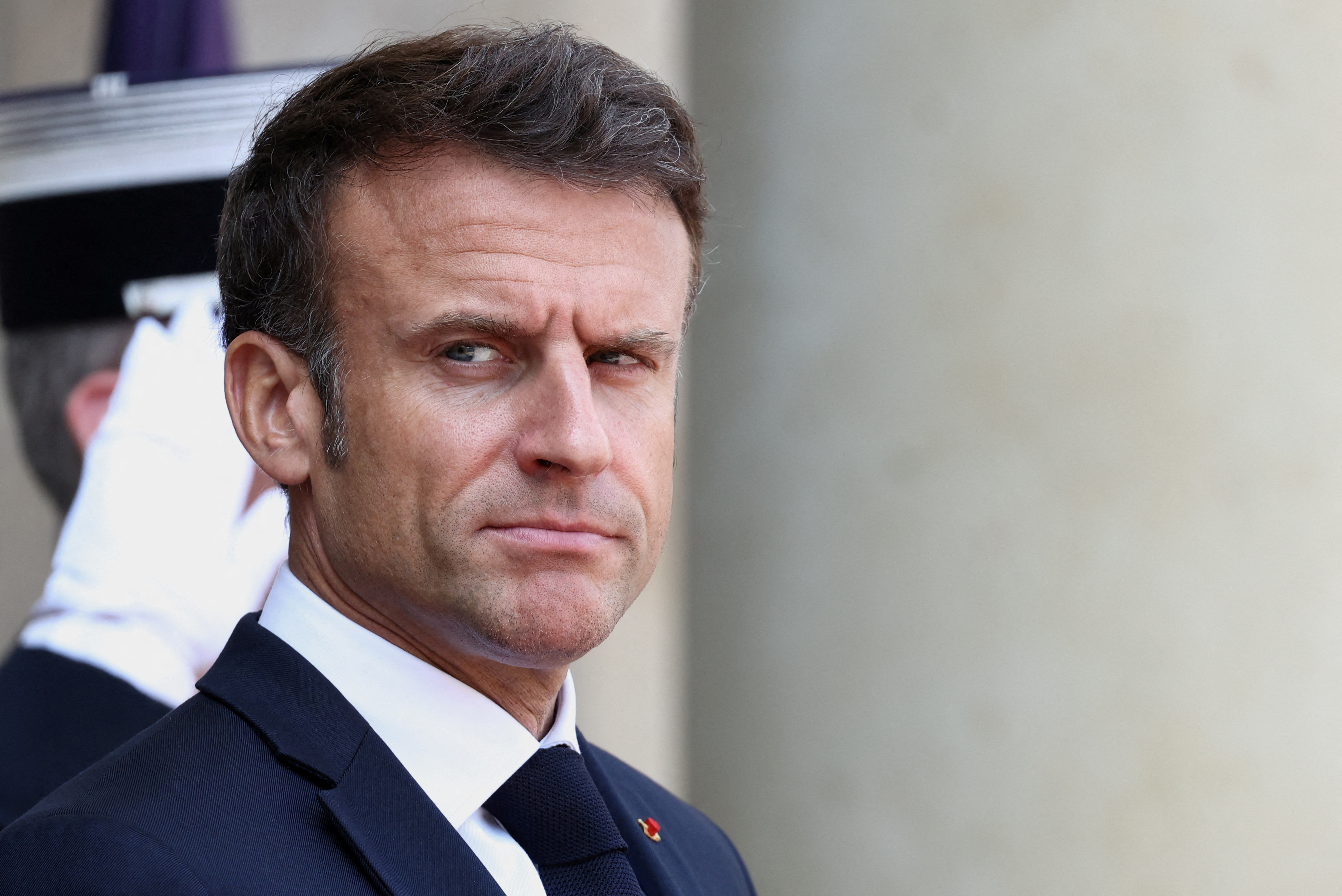 En Corse, Emmanuel Macron en tenue « girondine »