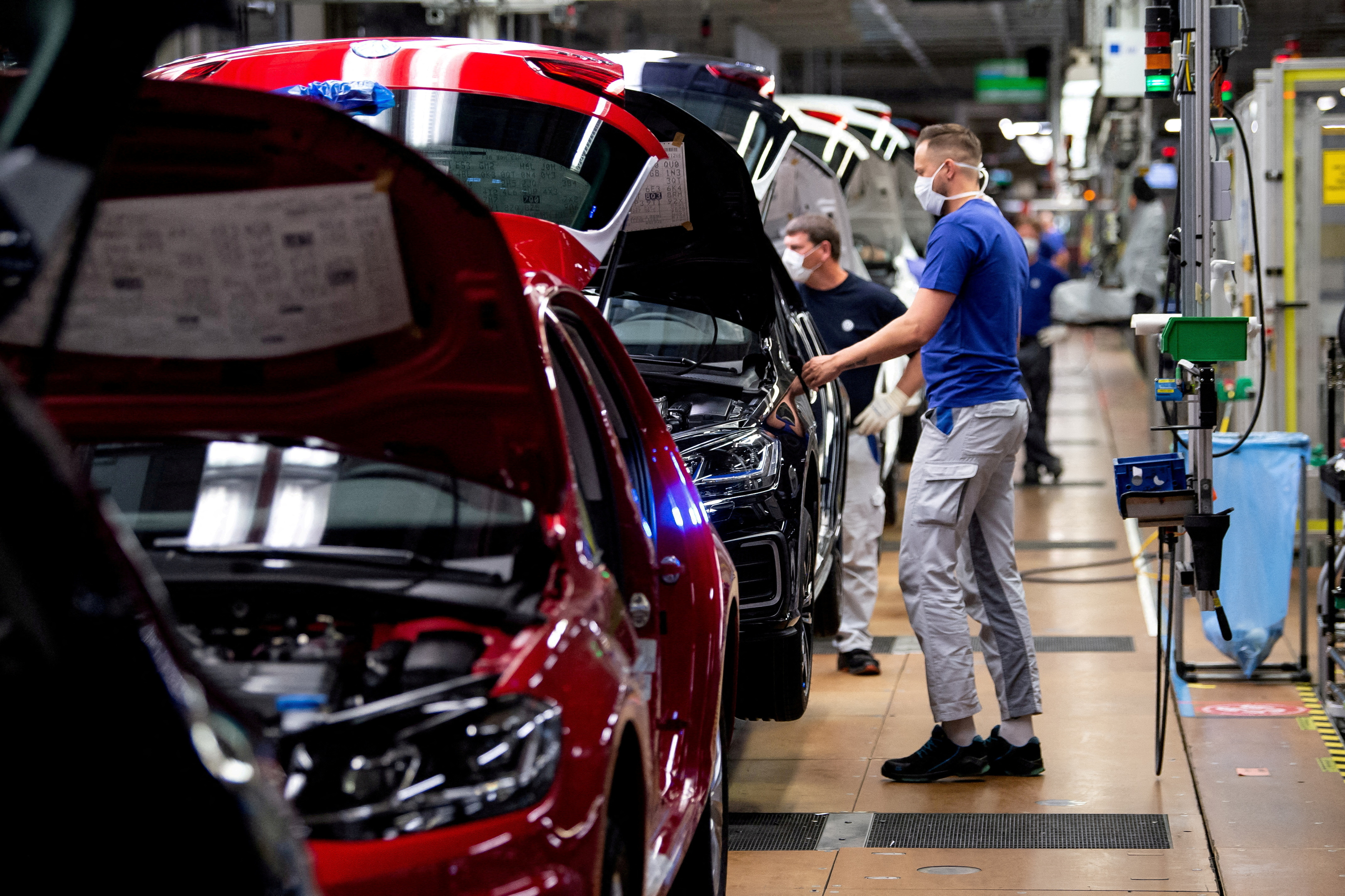 Automobile : le bénéfice de Volkswagen double tandis que celui de Mercedez-Benz chute