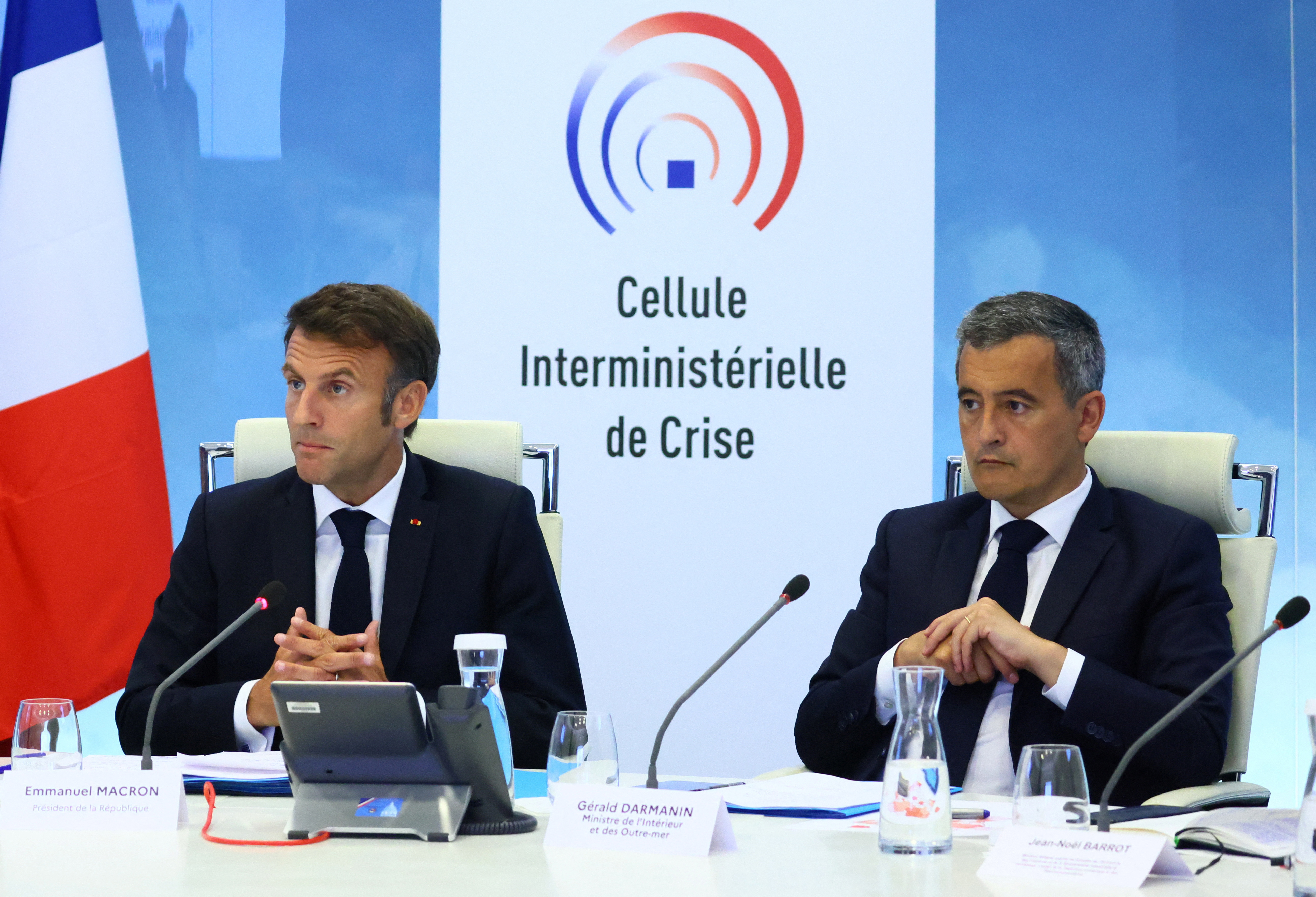 Crise des banlieues : Emmanuel Macron renvoie la balle aux élus locaux