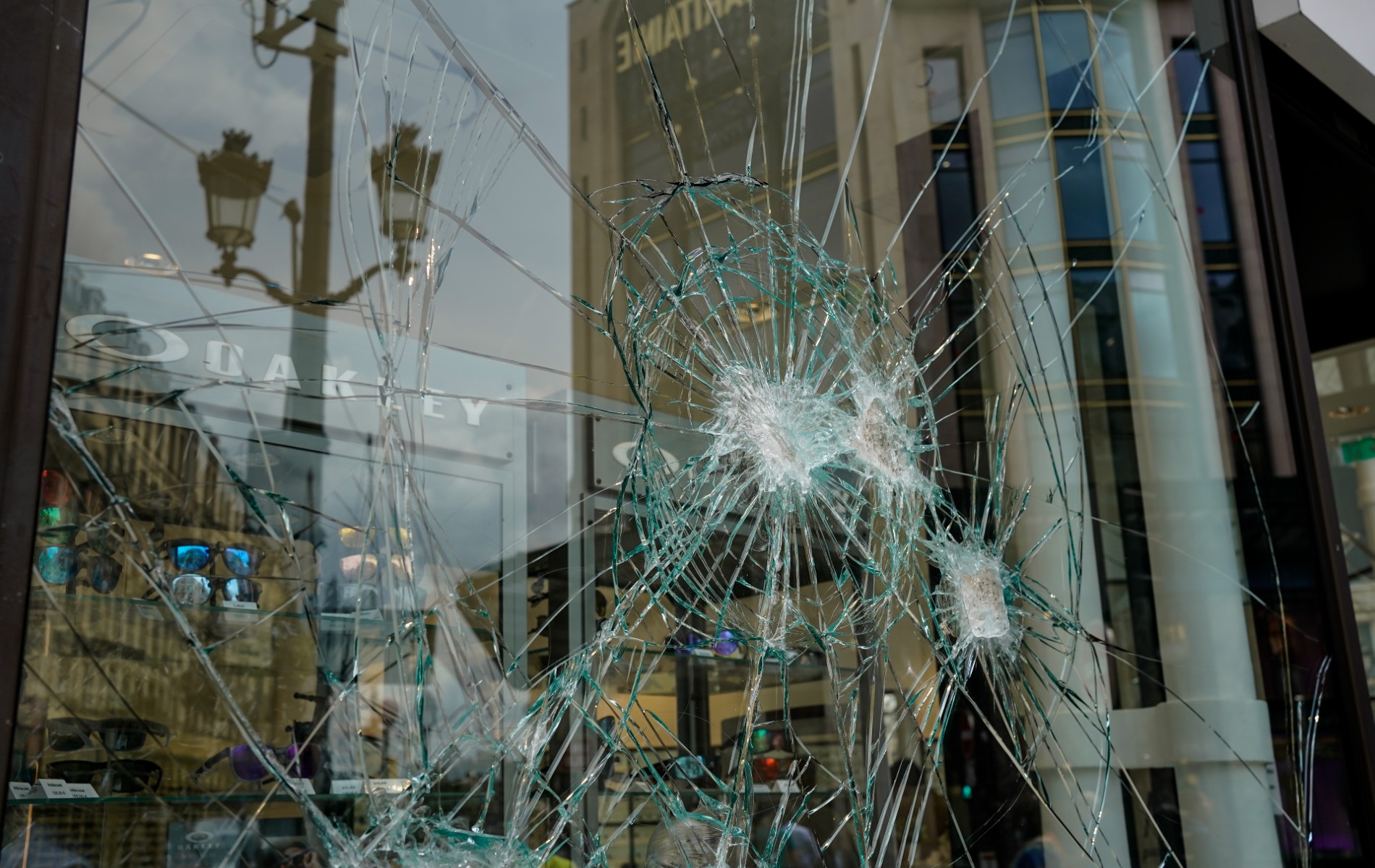 Indemnisation, franchise, perte d'exploitation : quelles solutions pour les commerçants victimes des émeutes ?