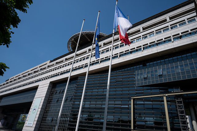 Dette : à une semaine de la note de S&P, les dépenses publiques de la France sont jugées « excessives » par Bruxelles