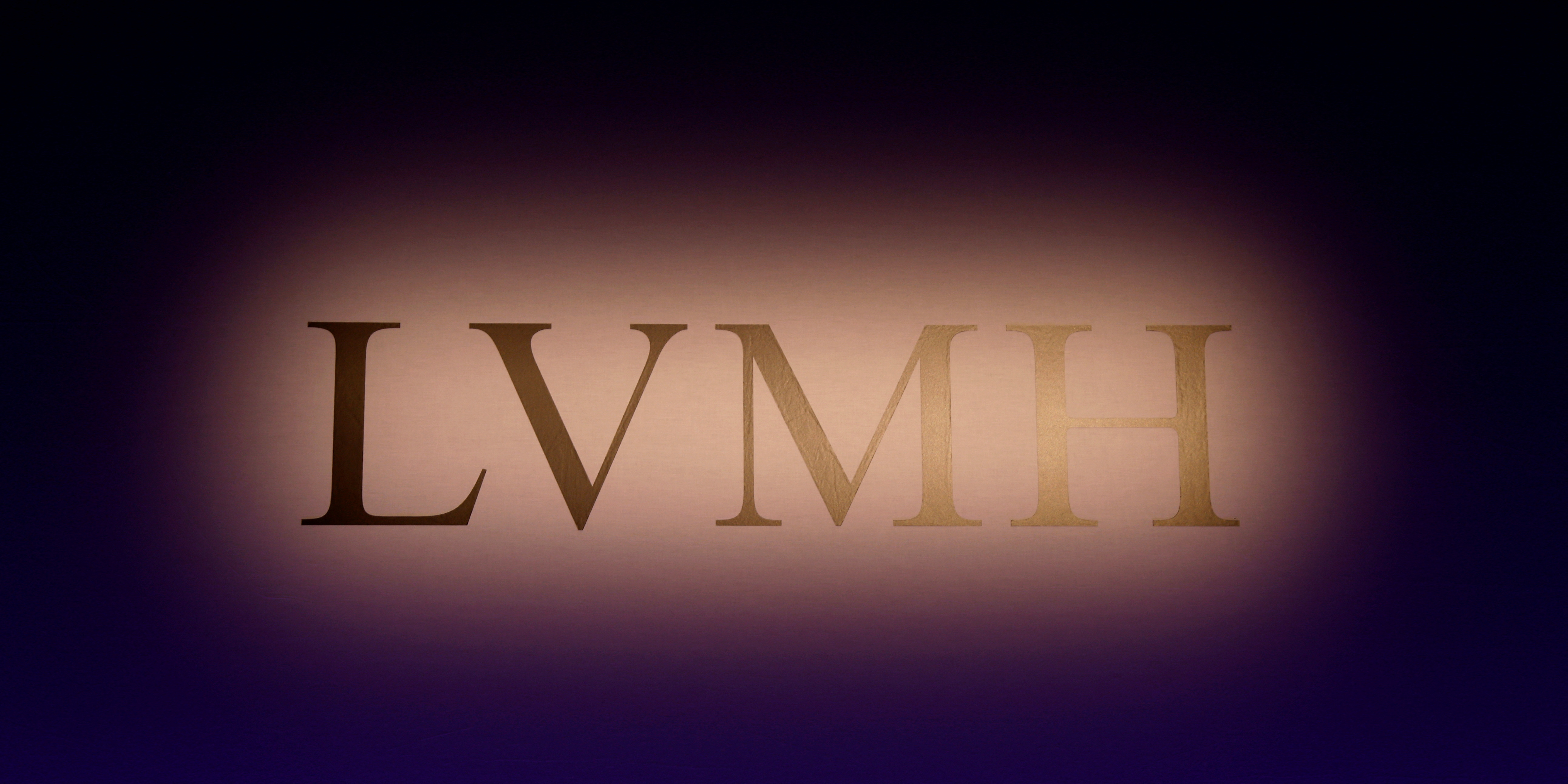 Le groupe de luxe LVMH devient partenaire premium des JO de Paris 2024 -  France Bleu