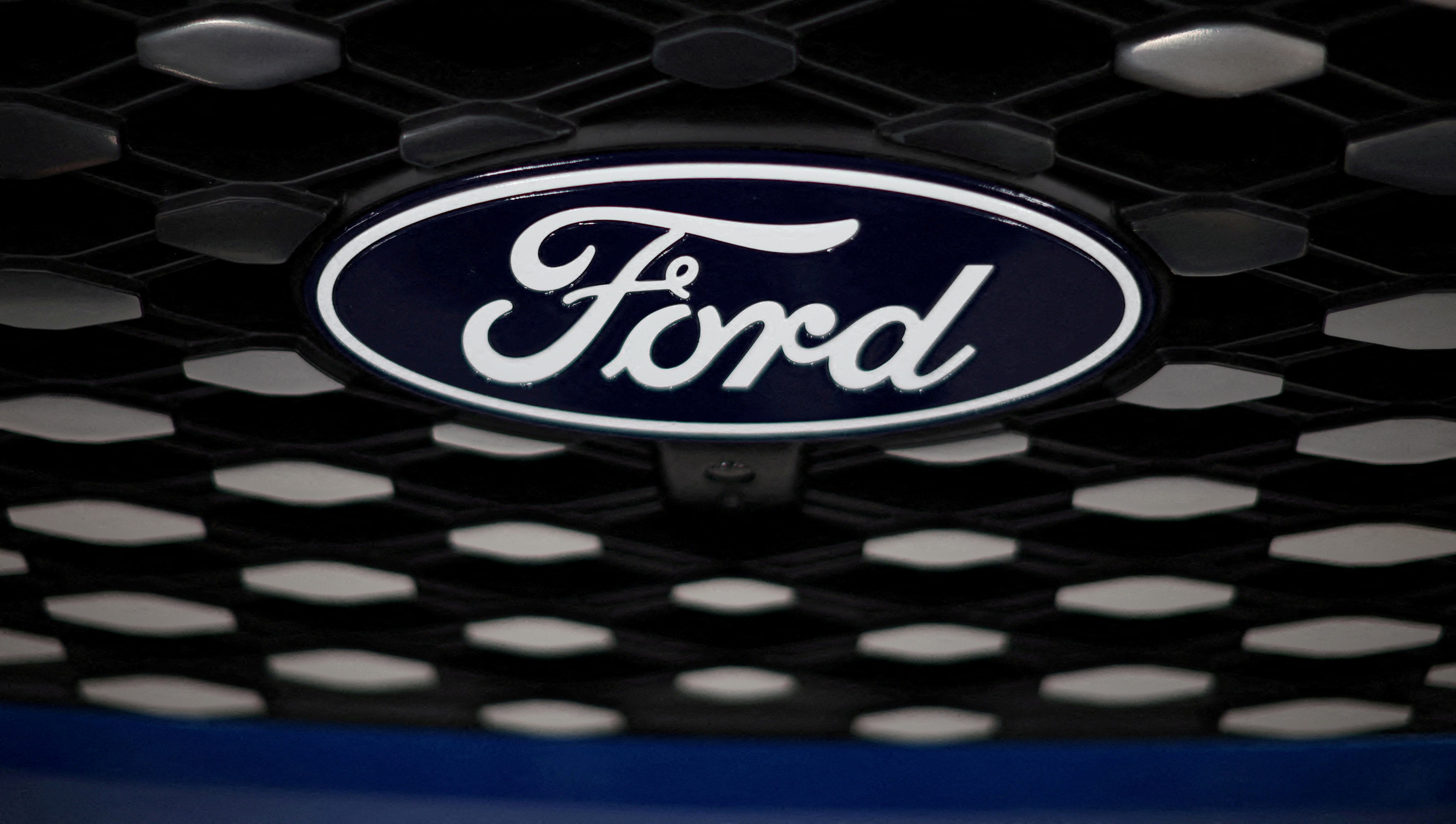Grève automobile aux Etats-Unis : le syndicat UAW approuve un accord salarial avec Ford