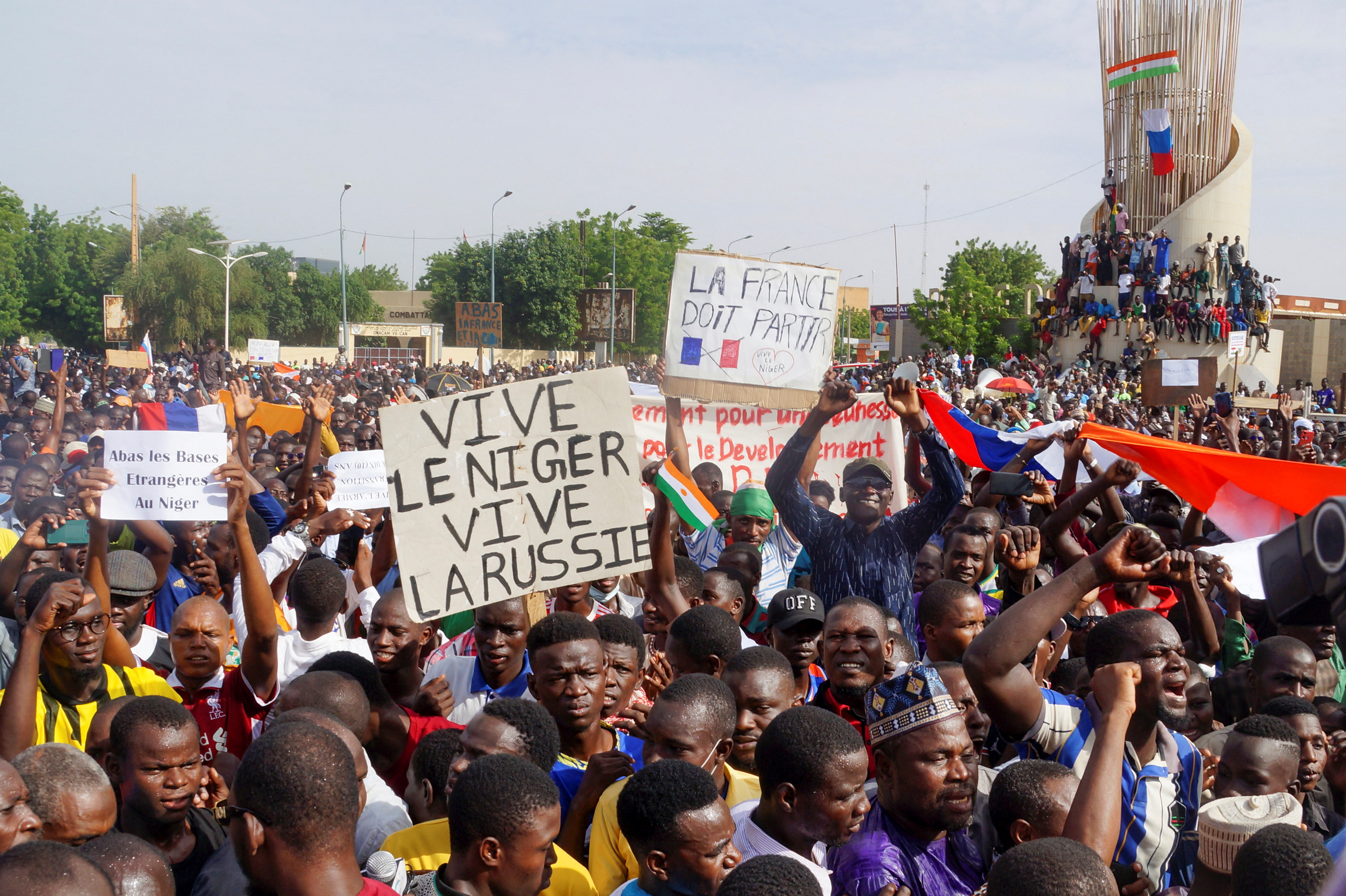 Putsch au Niger : la France répliquera « de manière immédiate et intraitable » en cas d'attaque, prévient l'Elysée